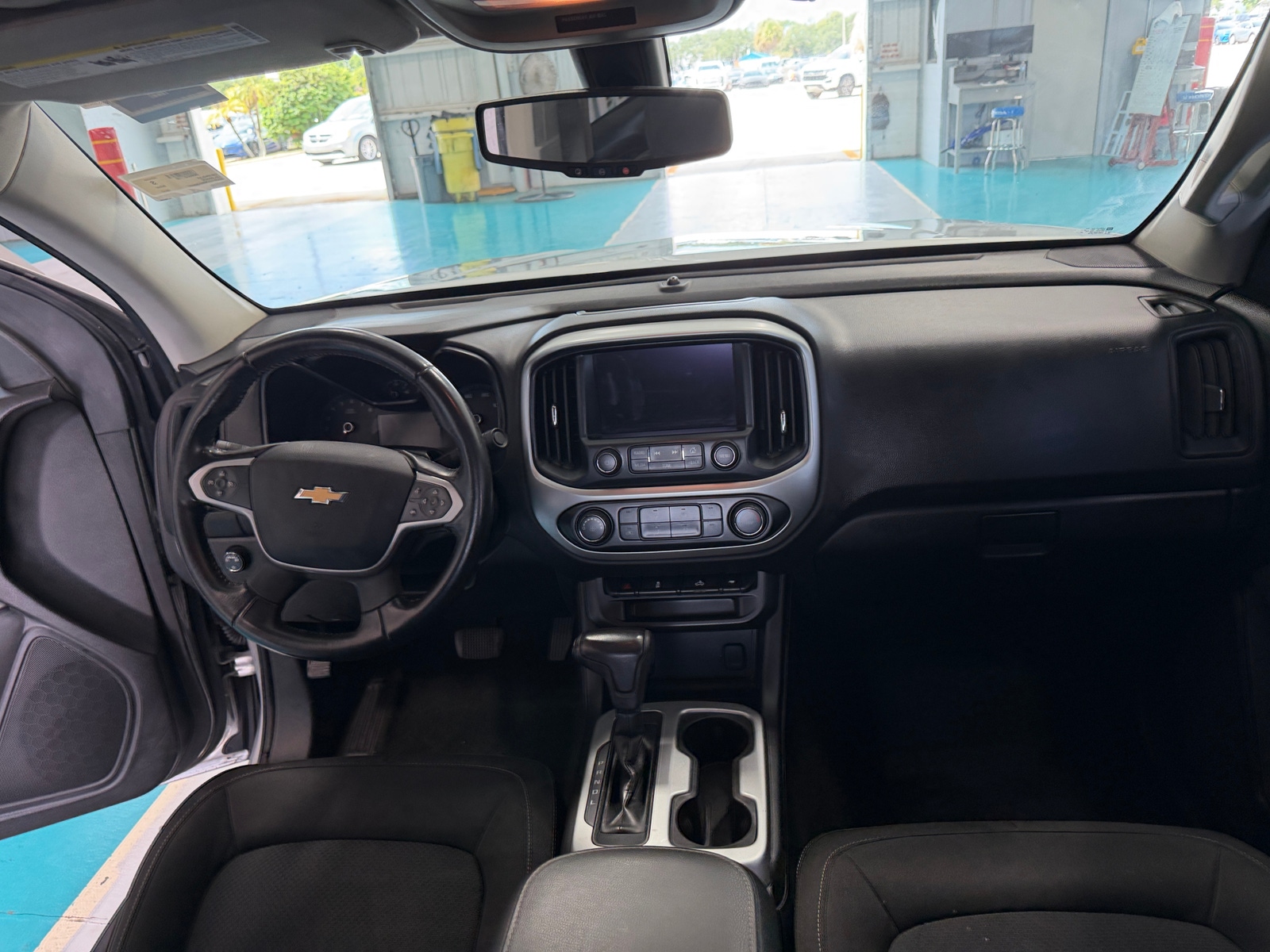 Thumbnail: 2017 Chevrolet Colorado - 3