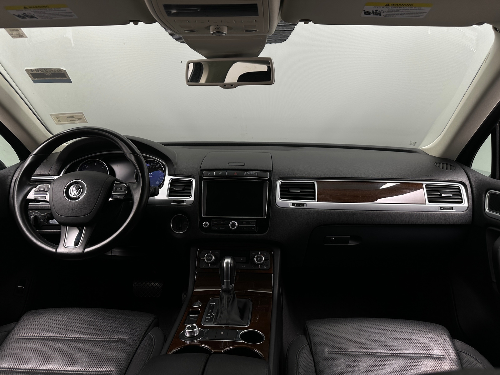 Thumbnail: 2016 Volkswagen Touareg - 3