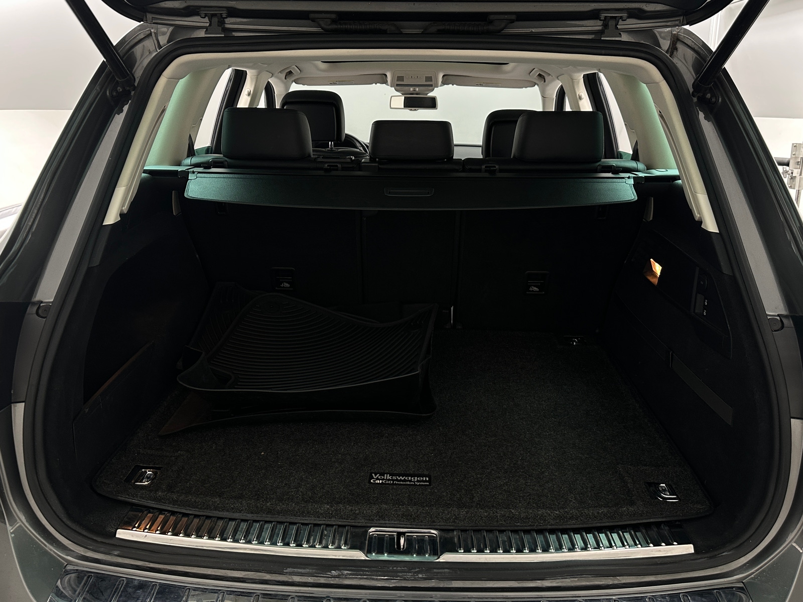 Thumbnail: 2016 Volkswagen Touareg - 7