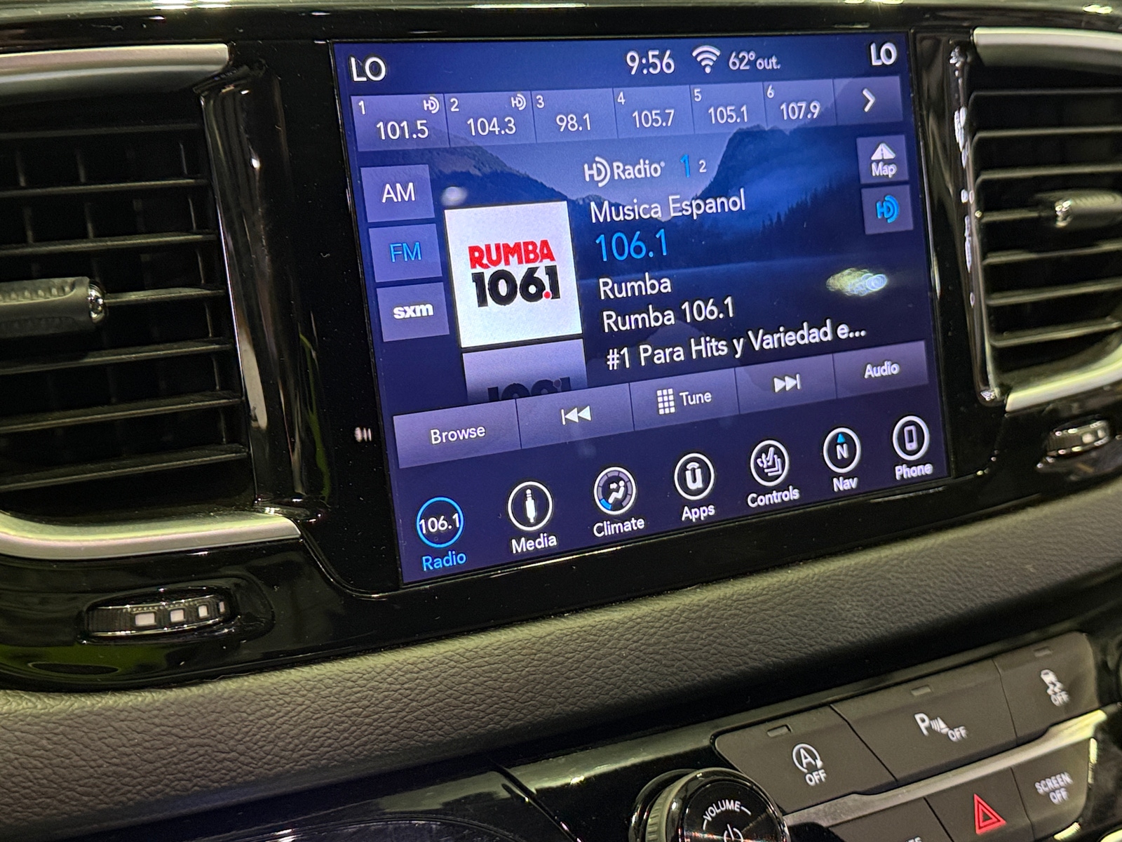 Thumbnail: 2019 Chrysler Pacifica - 4