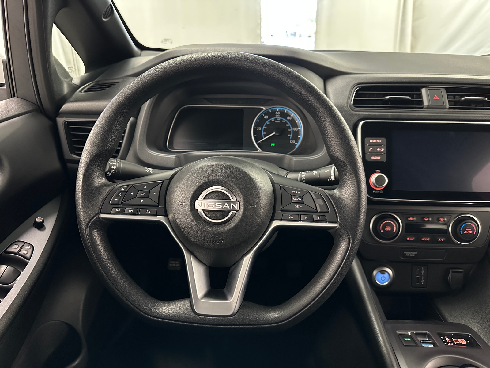 Thumbnail: 2025 Nissan Leaf - 5