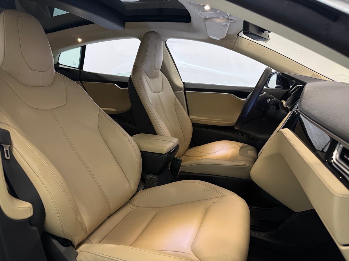2015 Tesla Model S 60 in Blue Metallic — photo 2