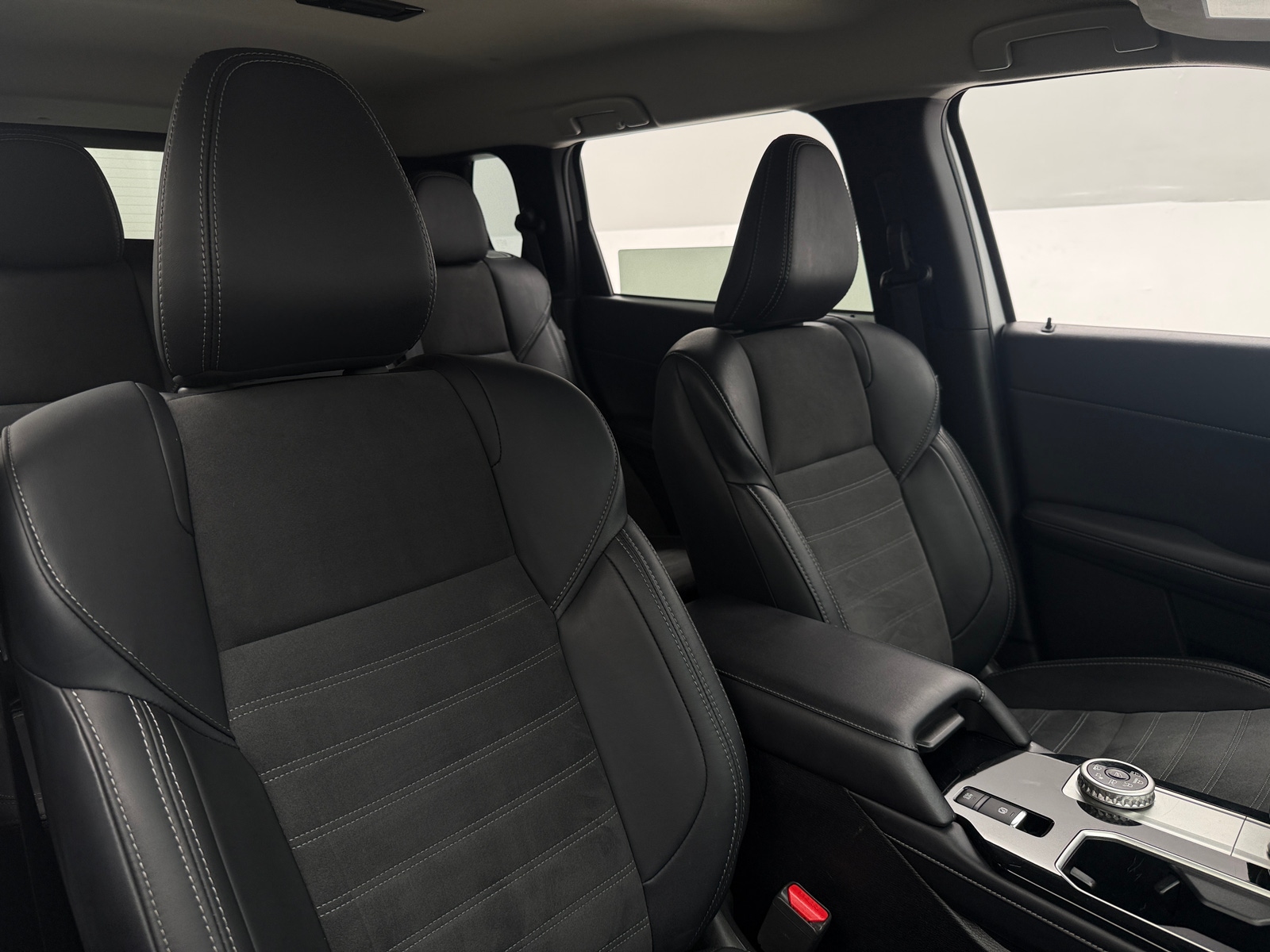 Thumbnail: 2025 Mitsubishi Outlander - 2