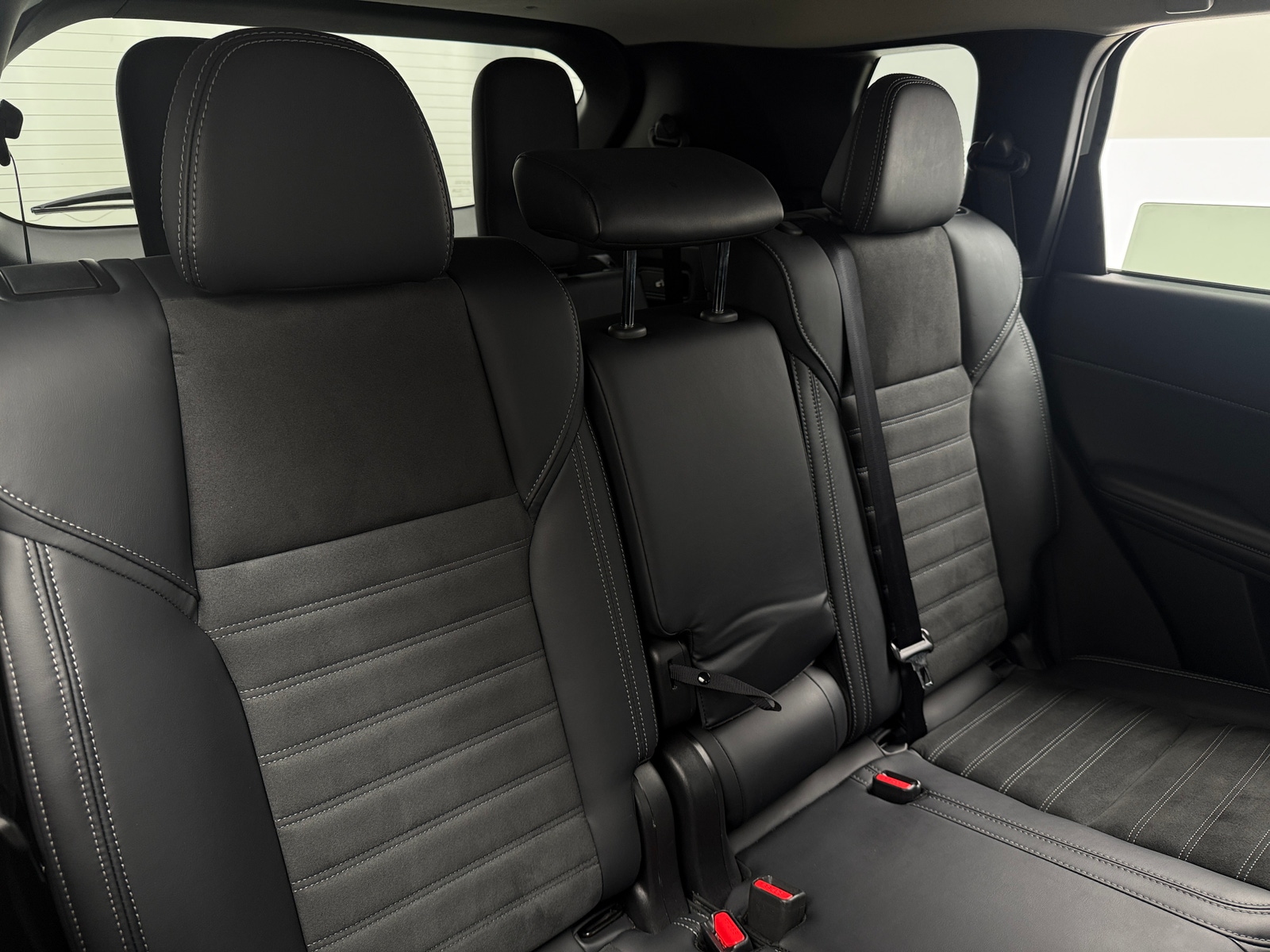 Thumbnail: 2025 Mitsubishi Outlander - 6