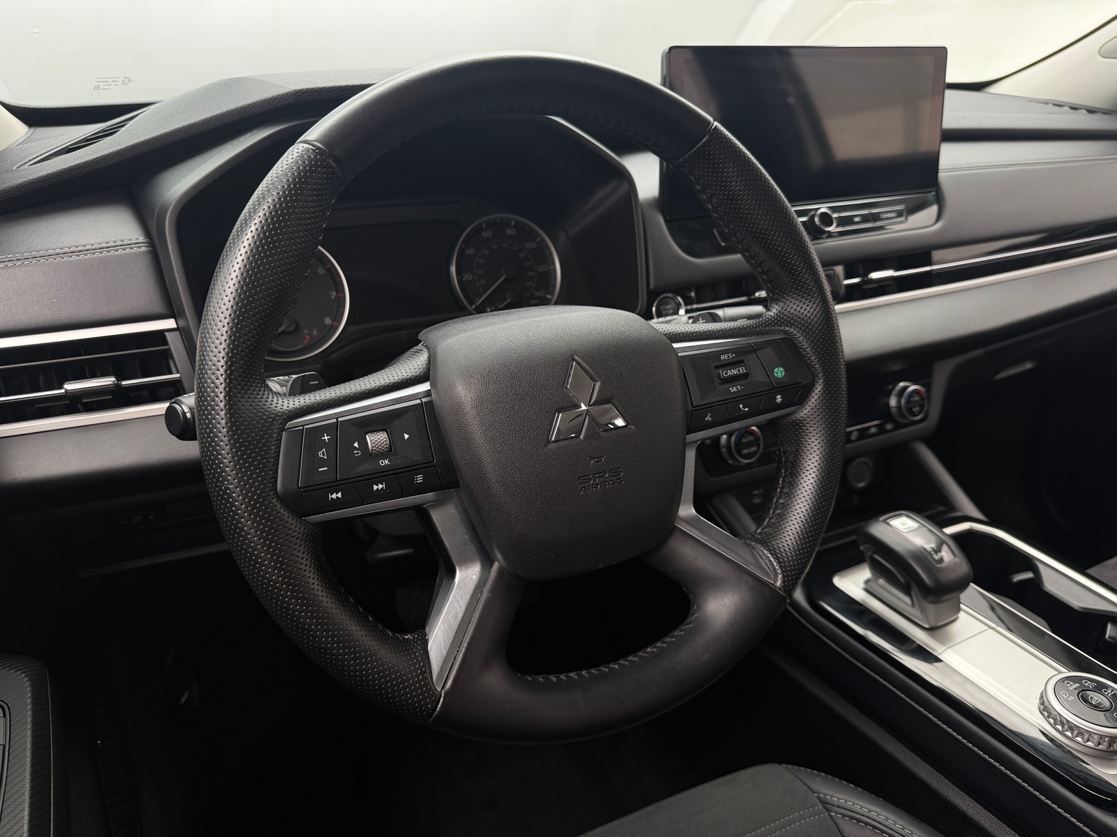 Thumbnail: 2025 Mitsubishi Outlander - 5