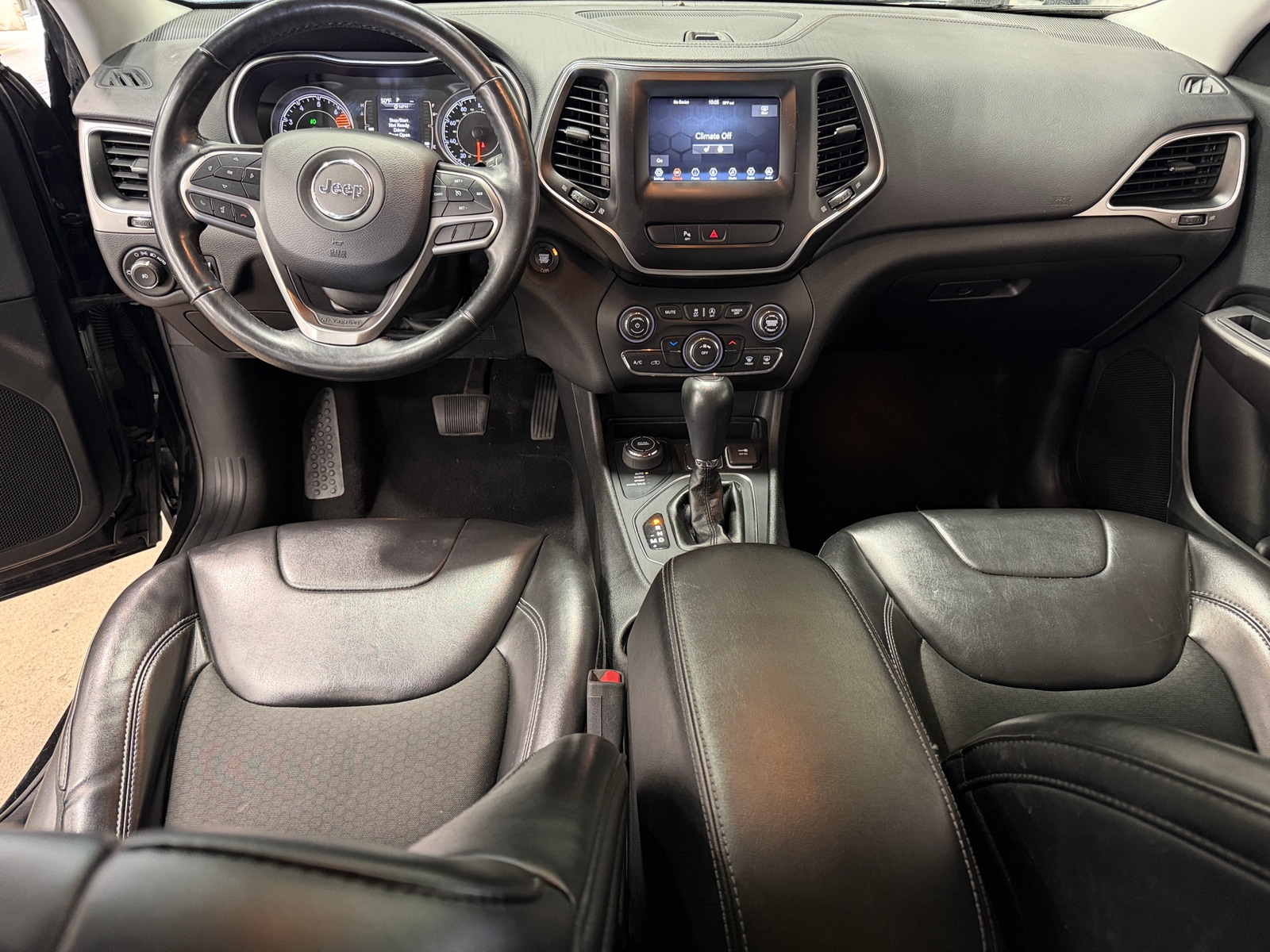 Thumbnail: 2019 Jeep Cherokee - 3