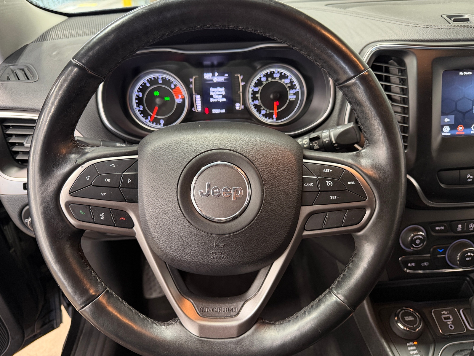 Thumbnail: 2019 Jeep Cherokee - 5