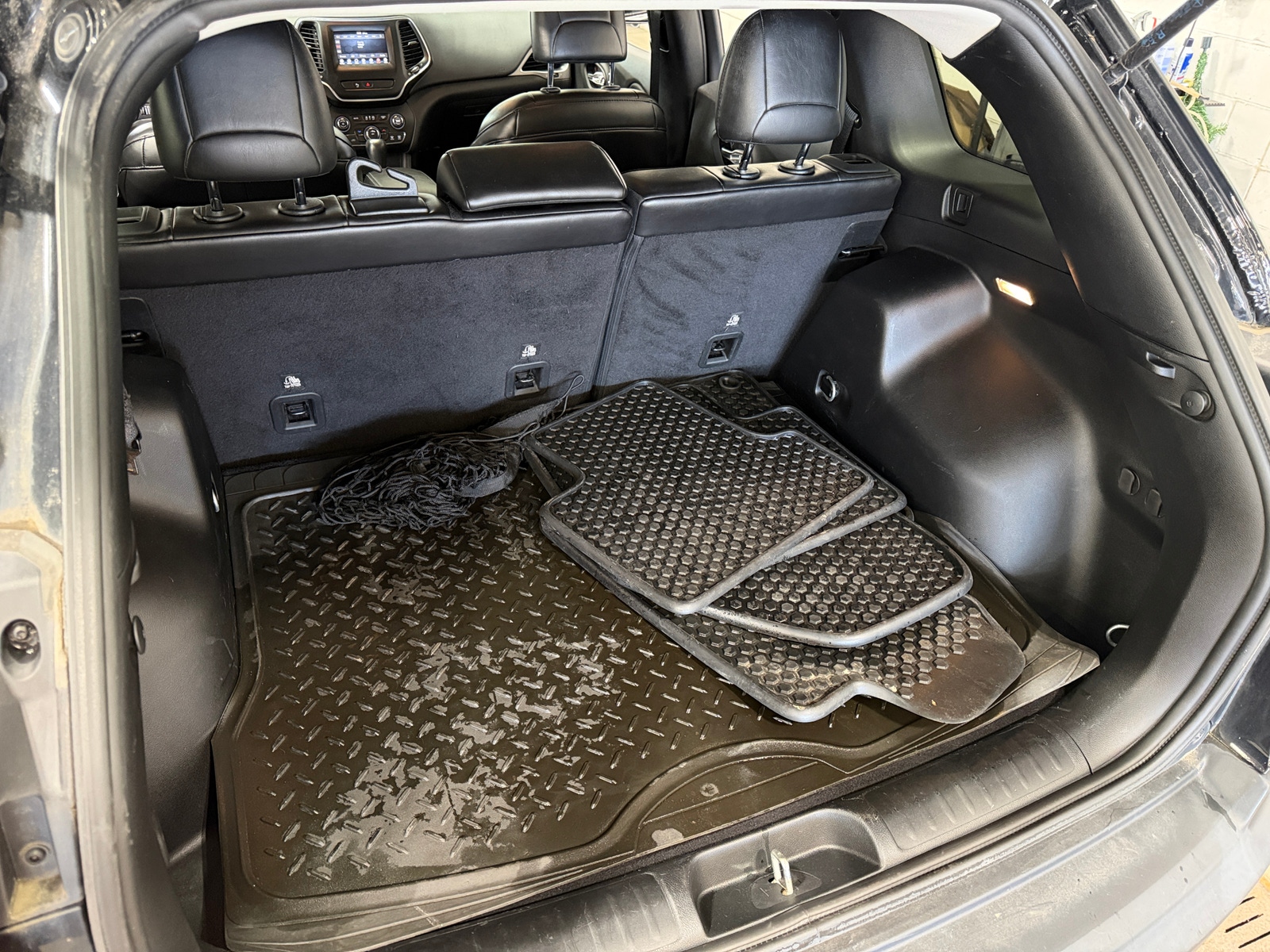 Thumbnail: 2019 Jeep Cherokee - 7