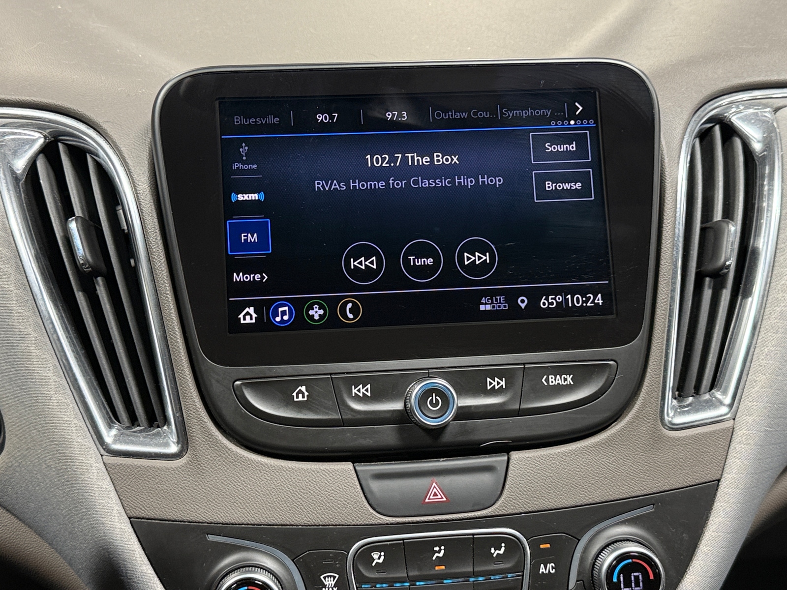 Thumbnail: 2019 Chevrolet Malibu - 4
