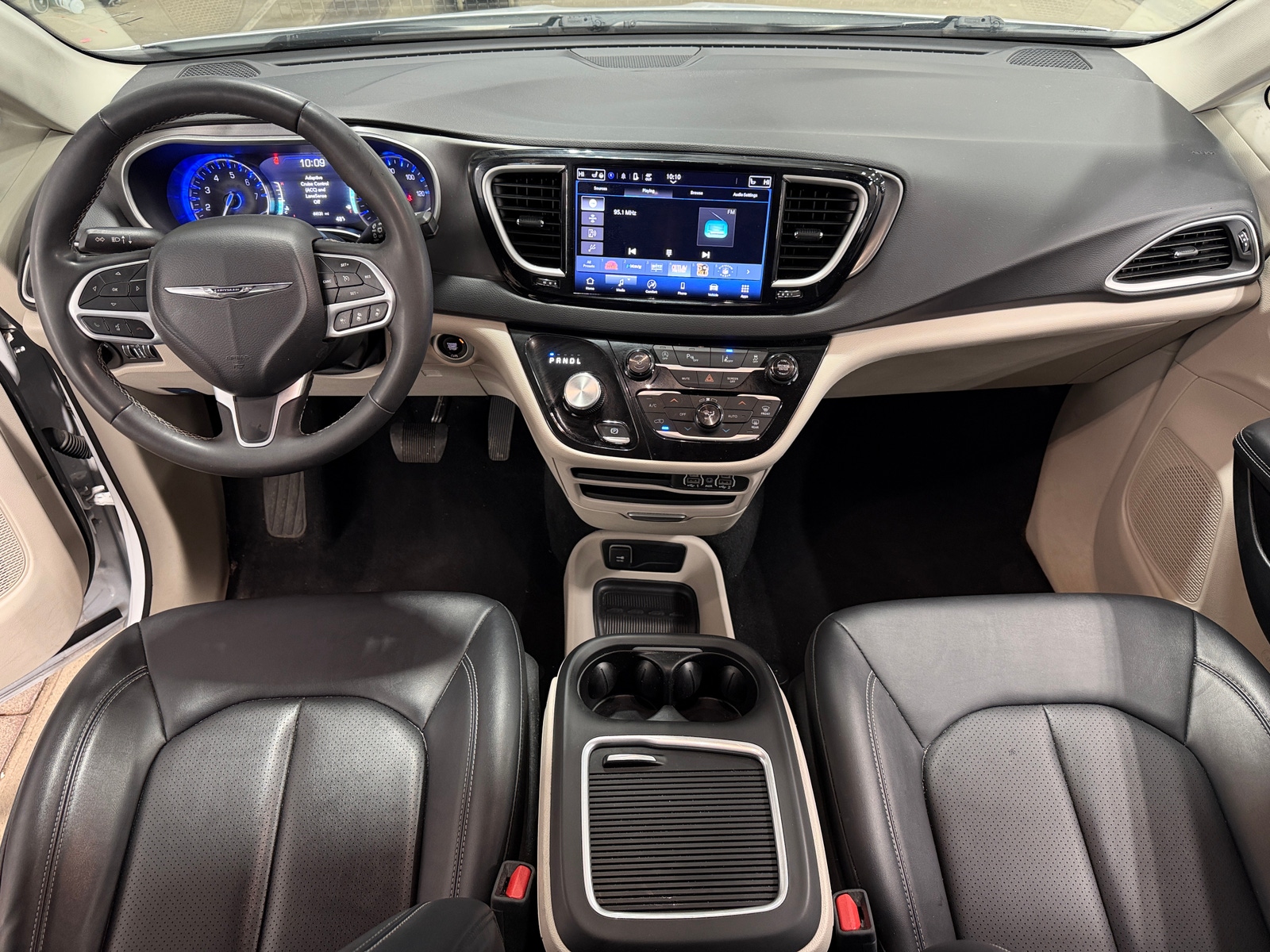Thumbnail: 2024 Chrysler Pacifica - 2
