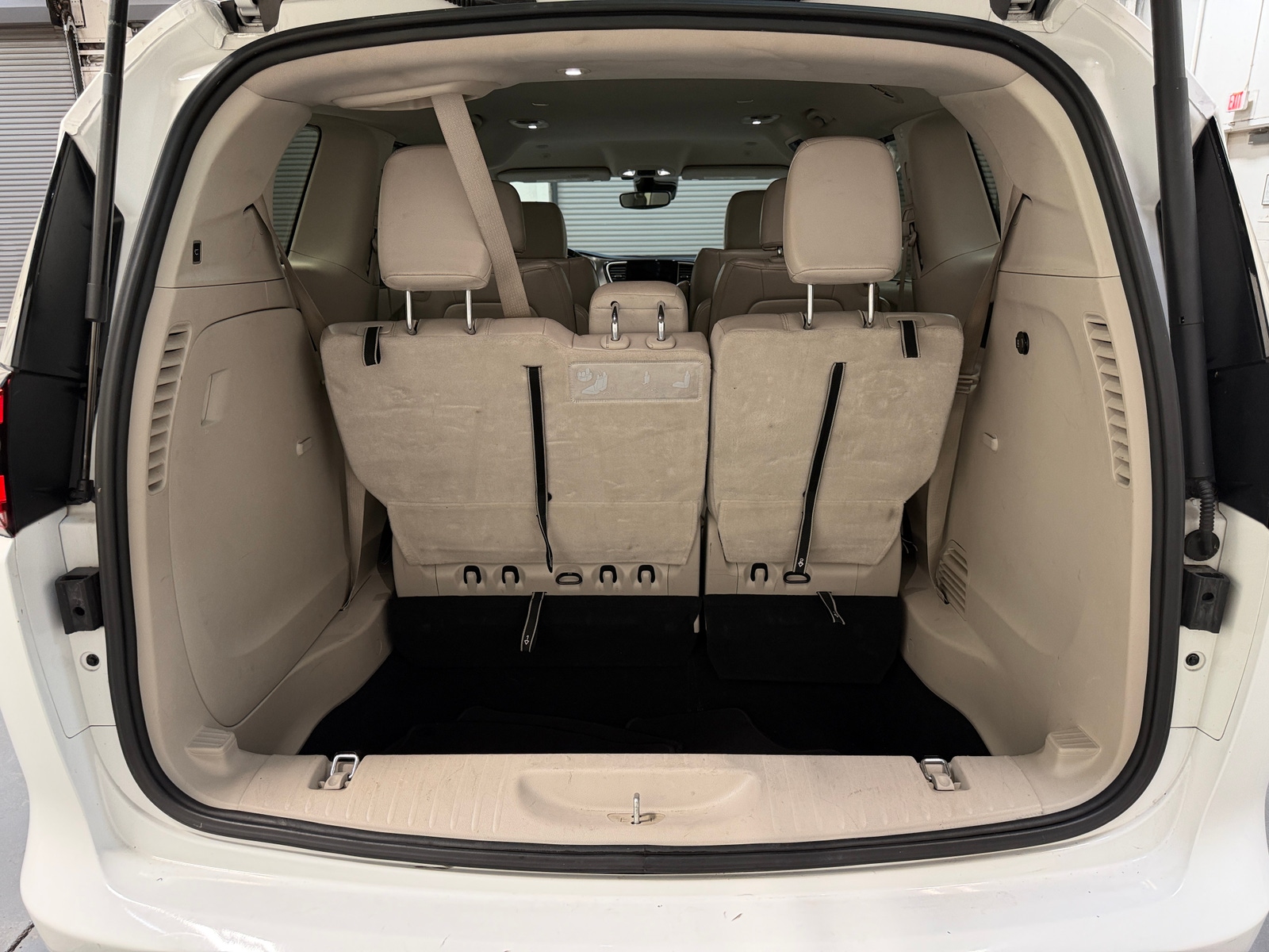 Thumbnail: 2021 Chrysler Pacifica - 6