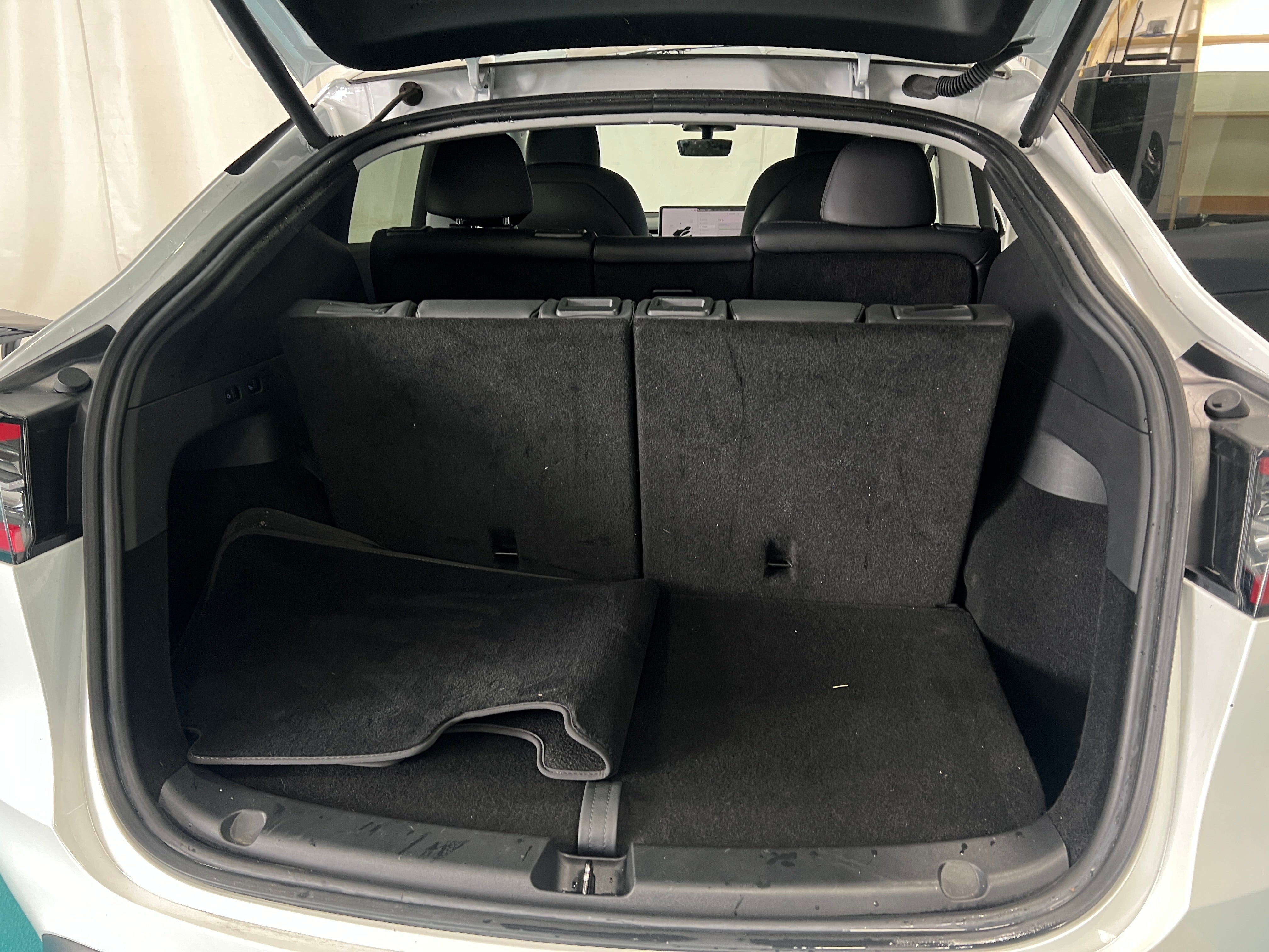 Used 2023 Tesla Model Y Long Range with VIN 7SAYGAEE7PF747778 for sale in Auburn, WA
