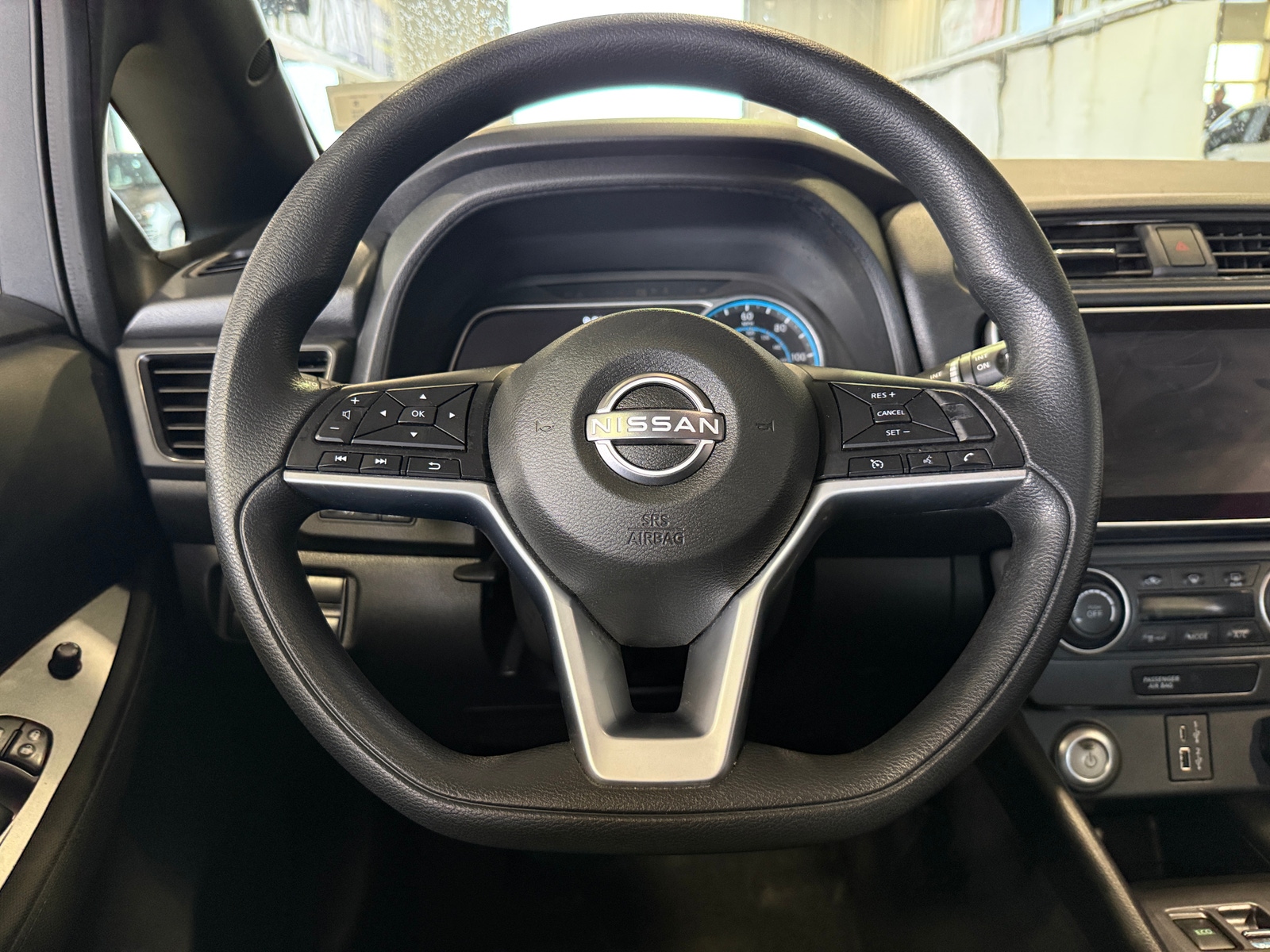 Thumbnail: 2025 Nissan Leaf - 5