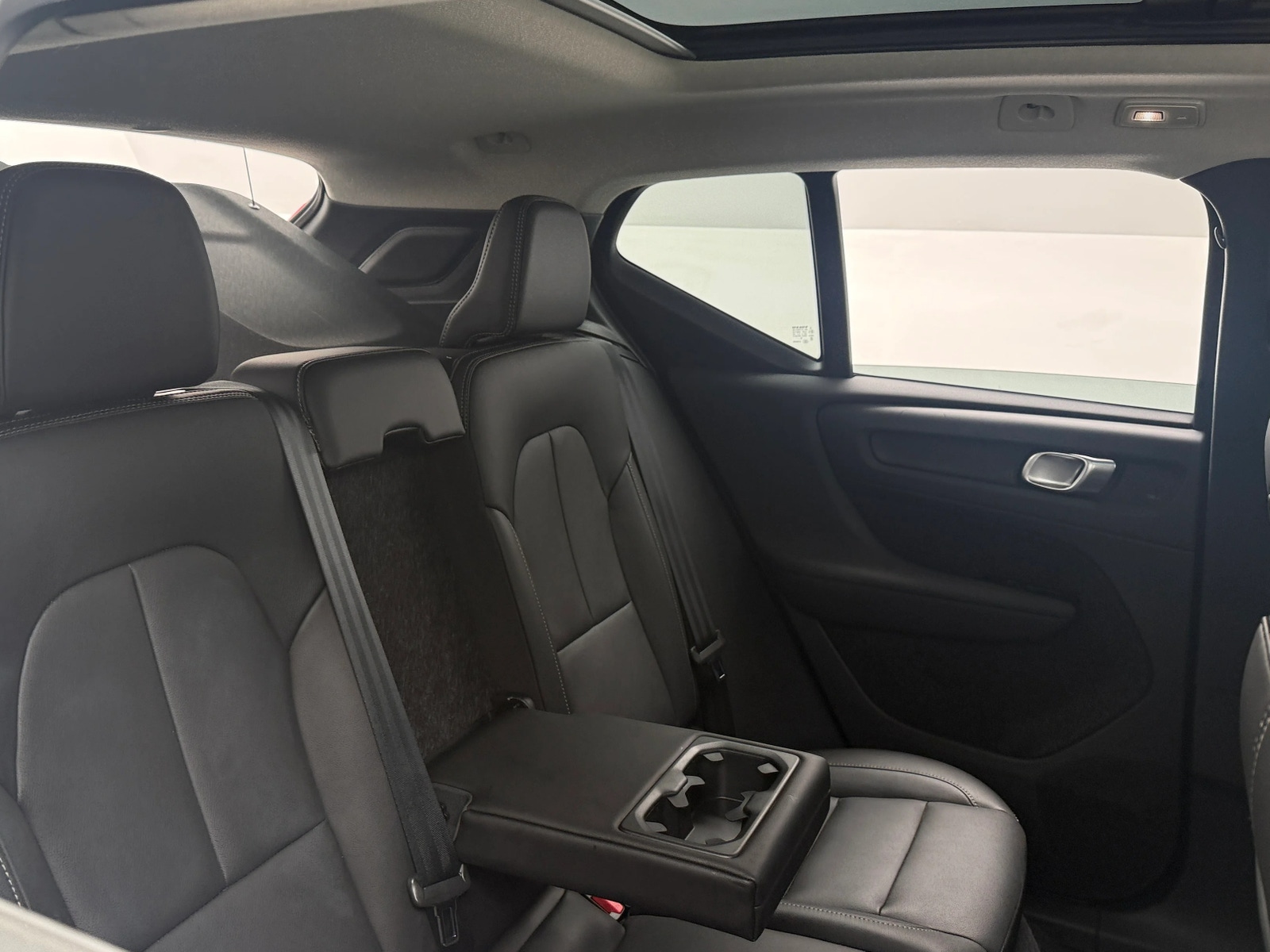 Thumbnail: 2026 Volvo XC40 - 5