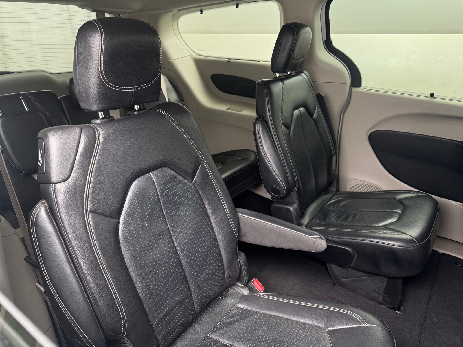 Thumbnail: 2022 Chrysler Pacifica - 5