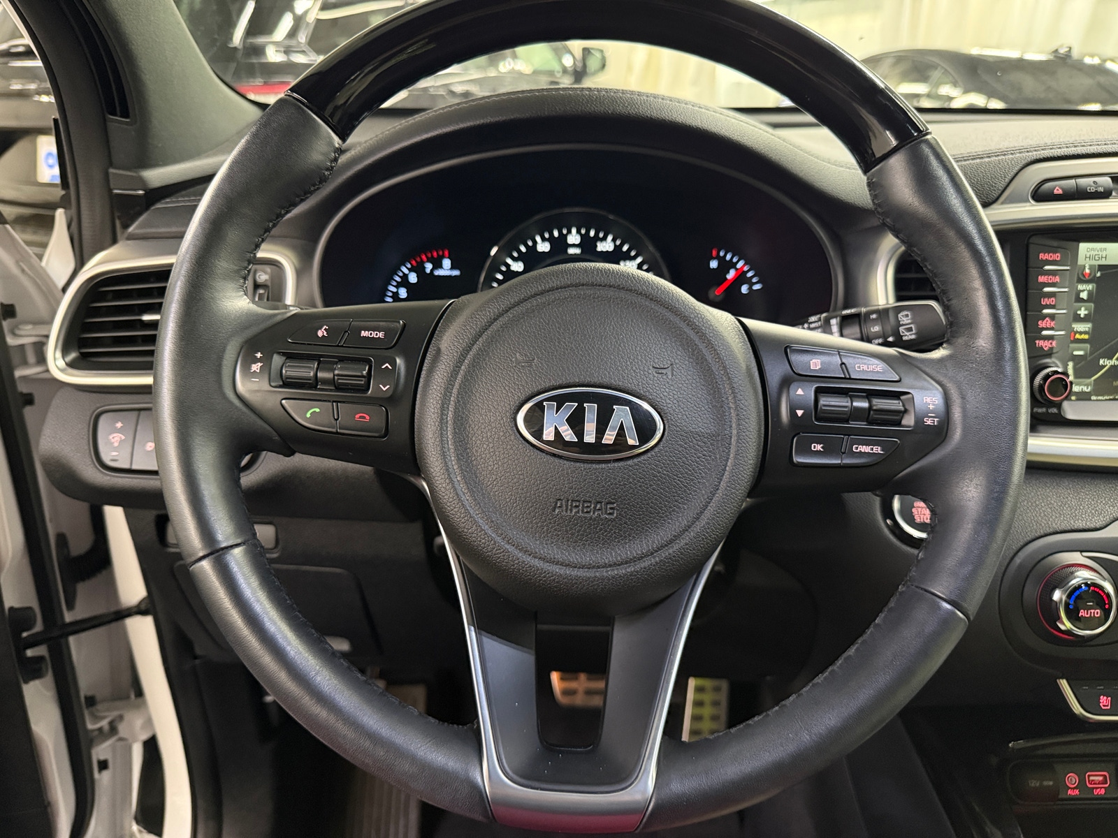 Thumbnail: 2016 Kia Sorento - 4