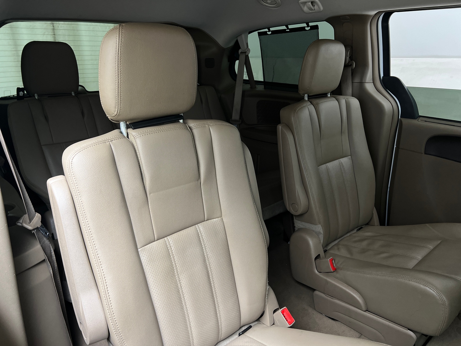 Thumbnail: 2015 Chrysler Town & Country - 5