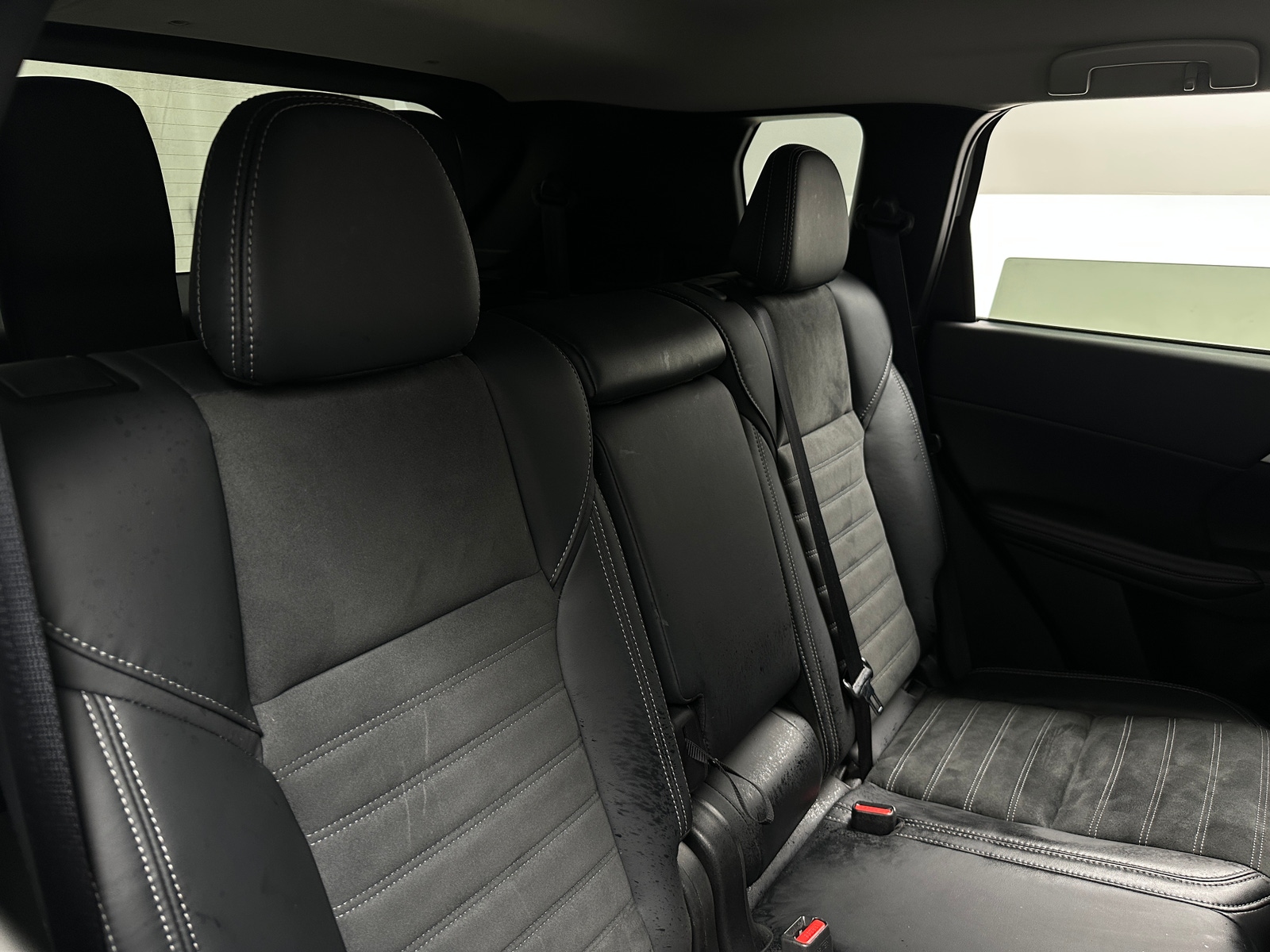 Thumbnail: 2025 Mitsubishi Outlander - 5