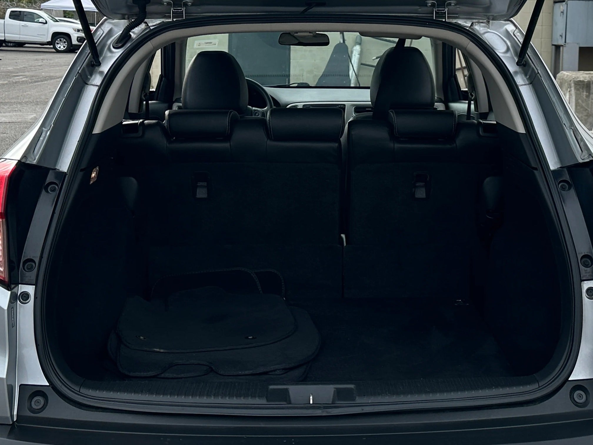 Used 2018 Honda HR-V EX with VIN 3CZRU6H5XJM708473 for sale in Pewaukee, WI