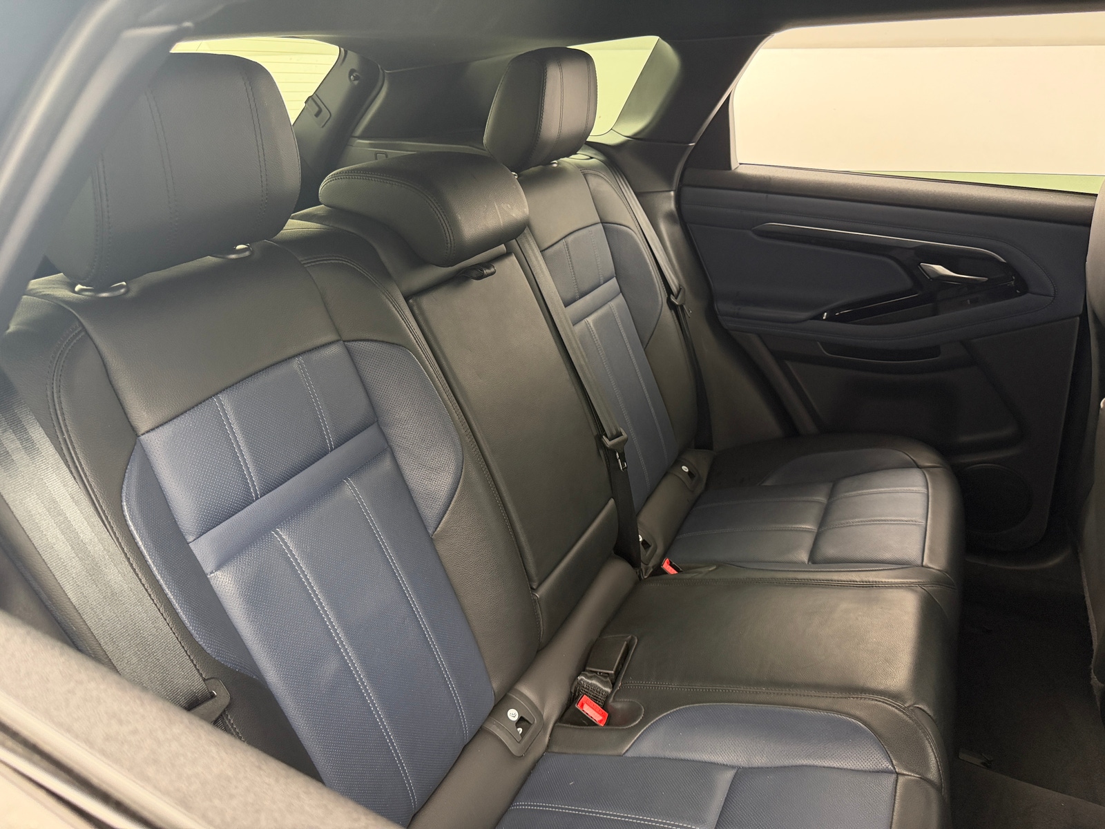 Thumbnail: 2020 Land Rover Range Rover Evoque - 5