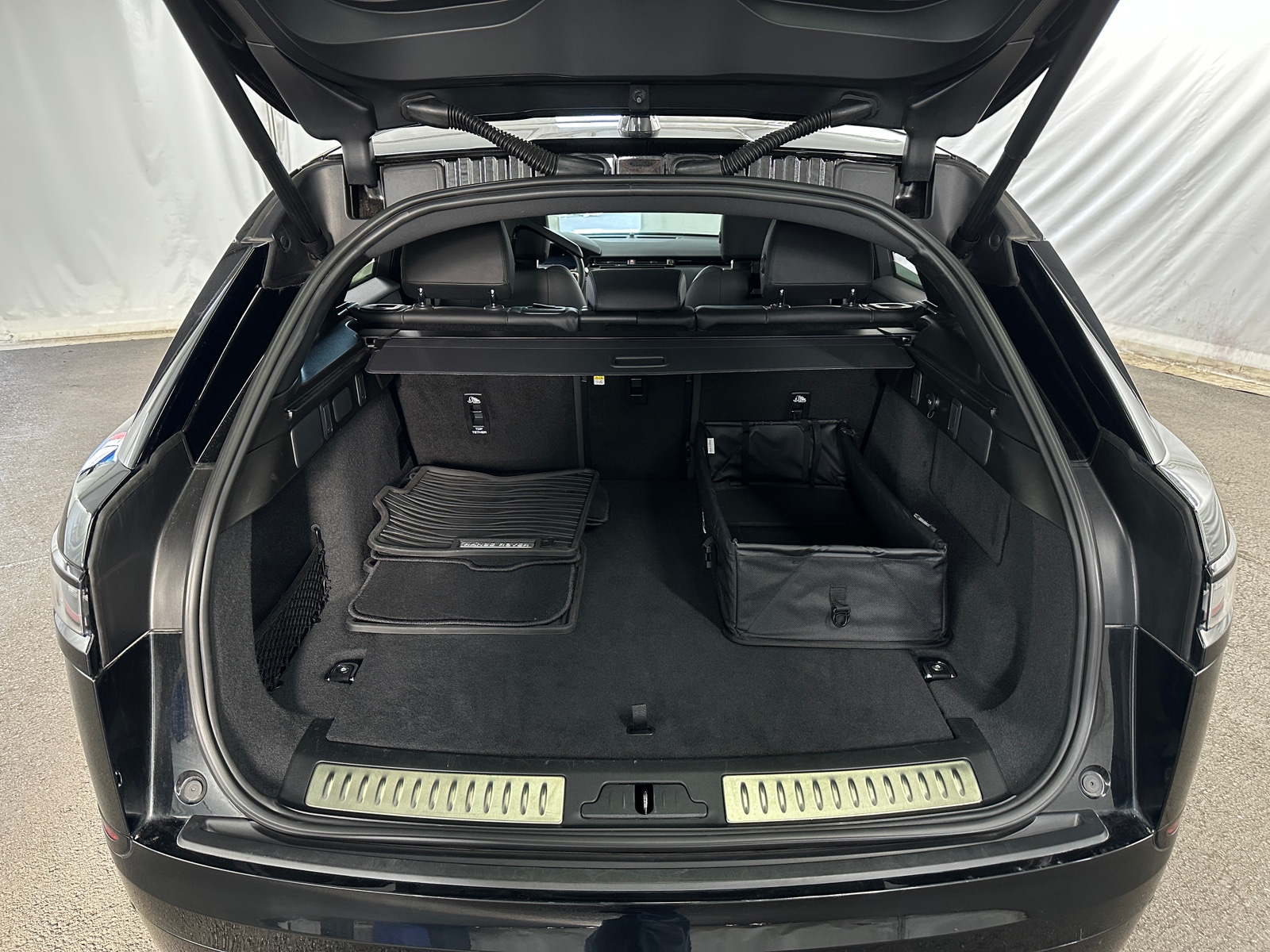 Thumbnail: 2024 Land Rover Range Rover Velar - 7