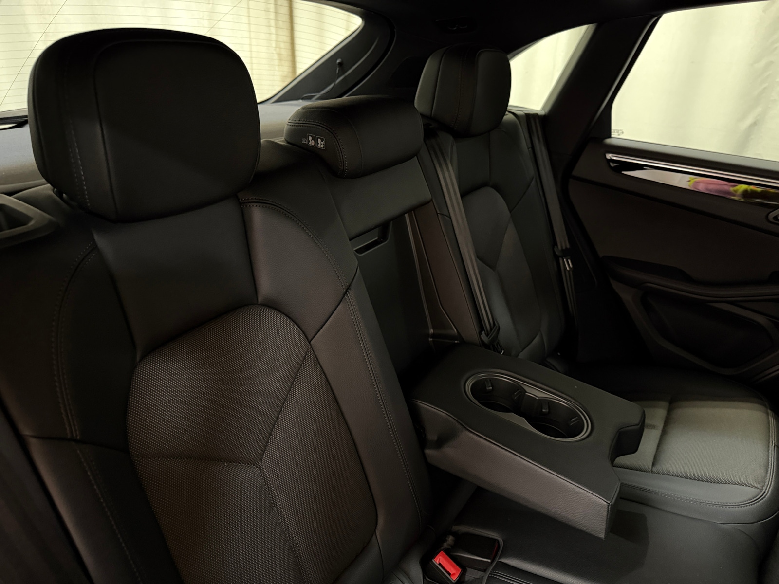 Thumbnail: 2023 Porsche Macan - 6