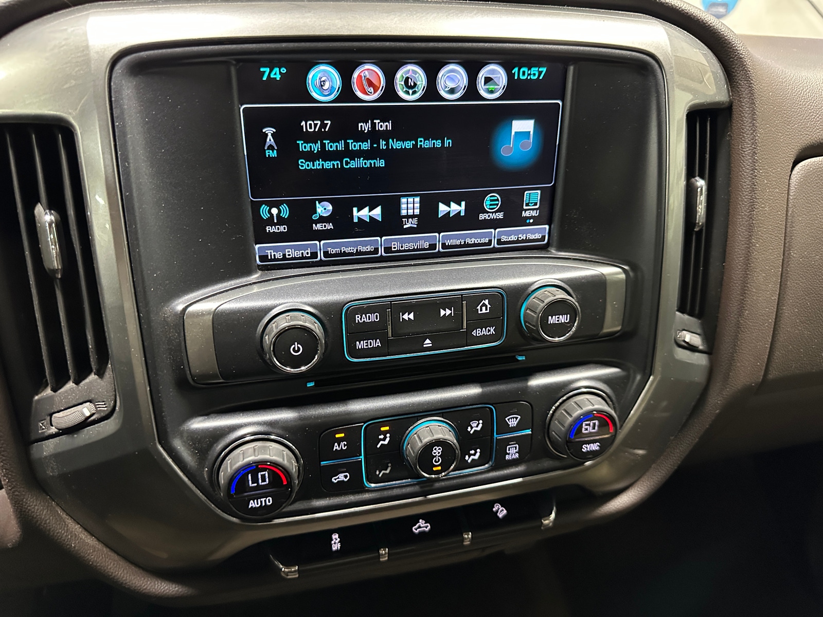 Thumbnail: 2017 Chevrolet Silverado 1500 - 4