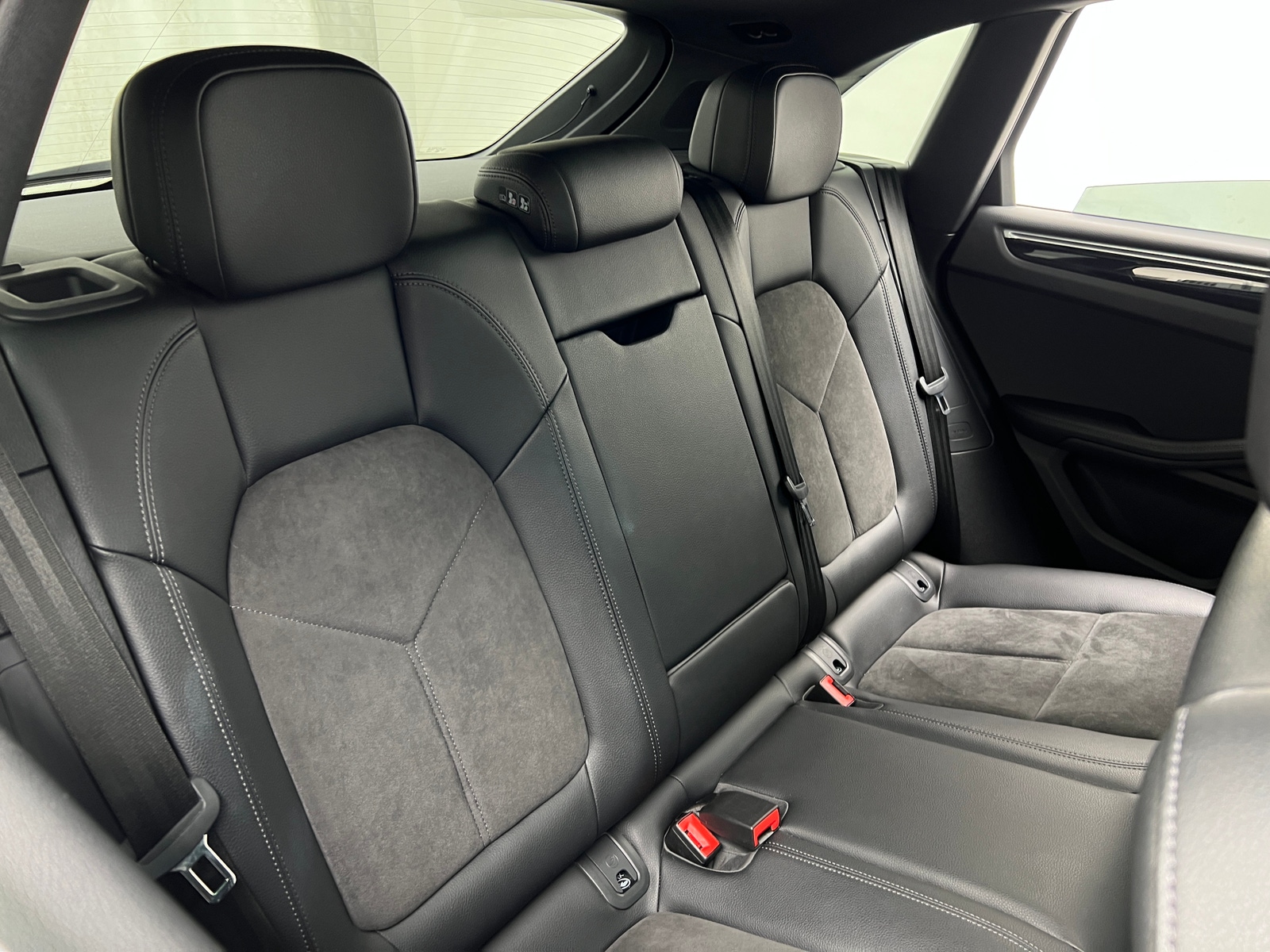 Thumbnail: 2021 Porsche Macan - 5