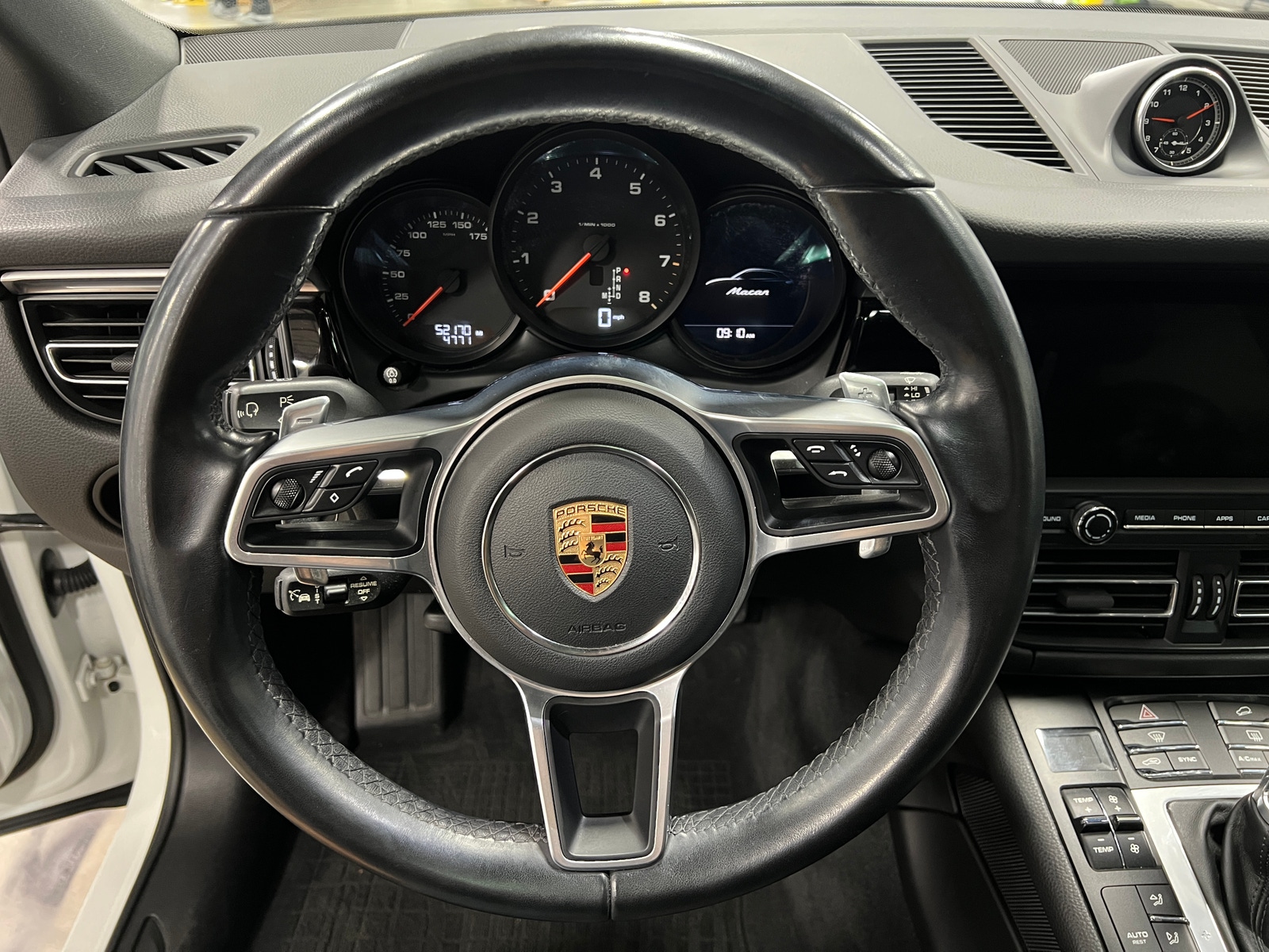 Thumbnail: 2021 Porsche Macan - 4
