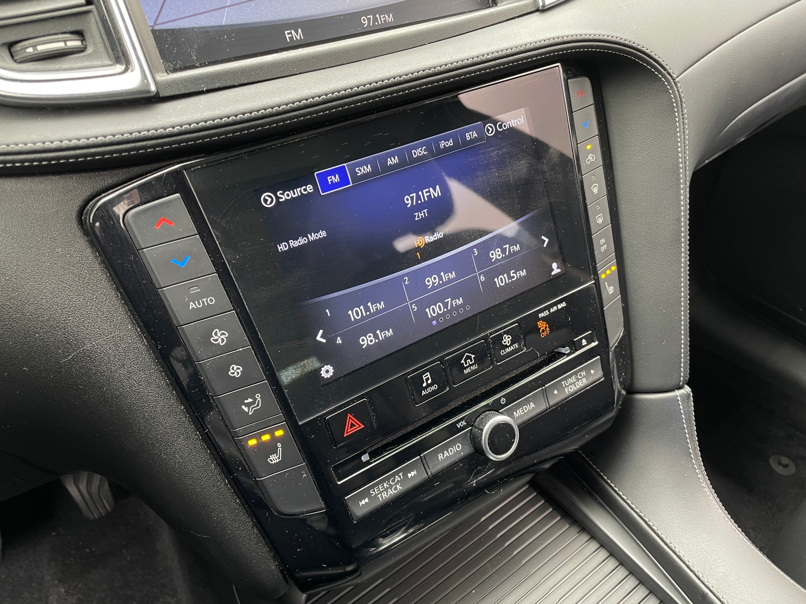 Thumbnail: 2019 INFINITI QX50 - 3