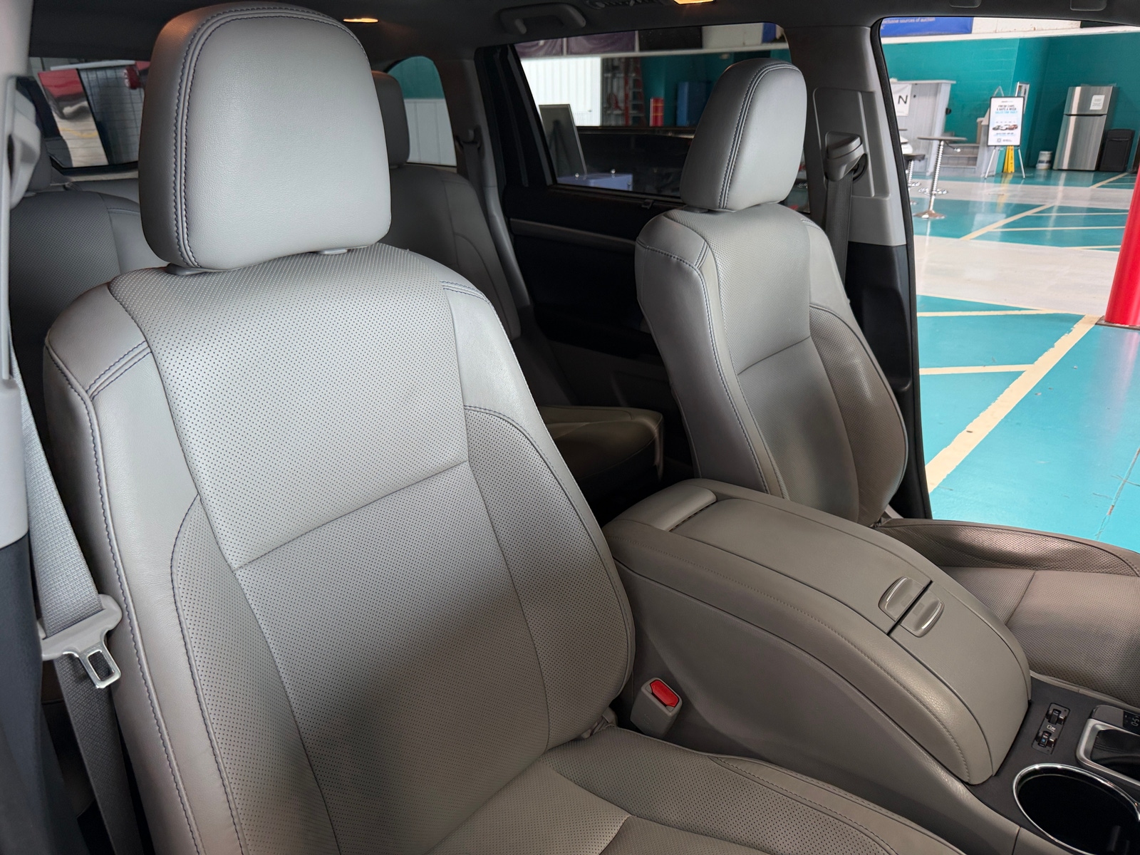 Thumbnail: 2017 Toyota Highlander - 2