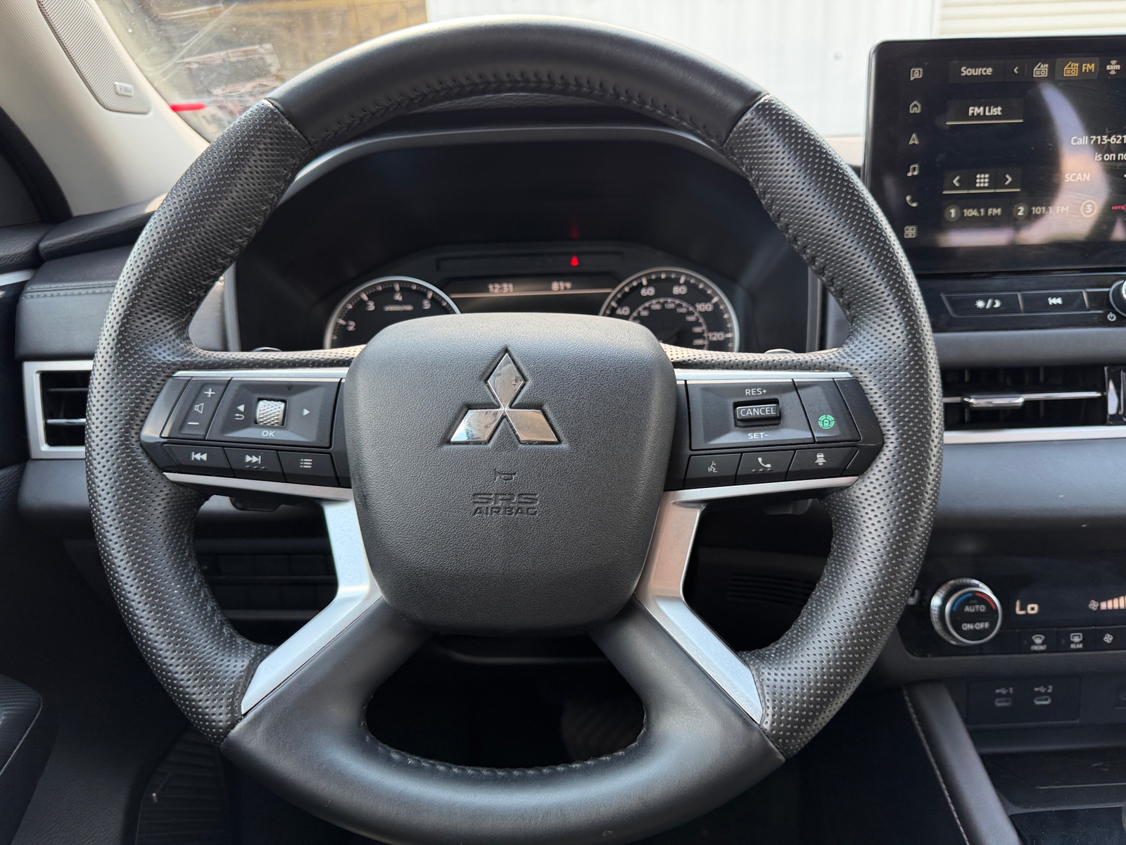 Thumbnail: 2025 Mitsubishi Outlander - 4