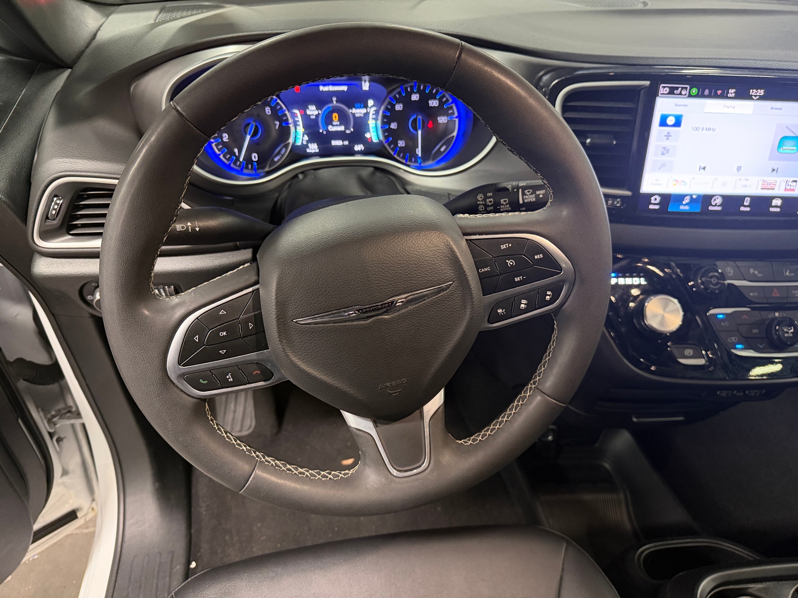 Thumbnail: 2025 Chrysler Pacifica - 4