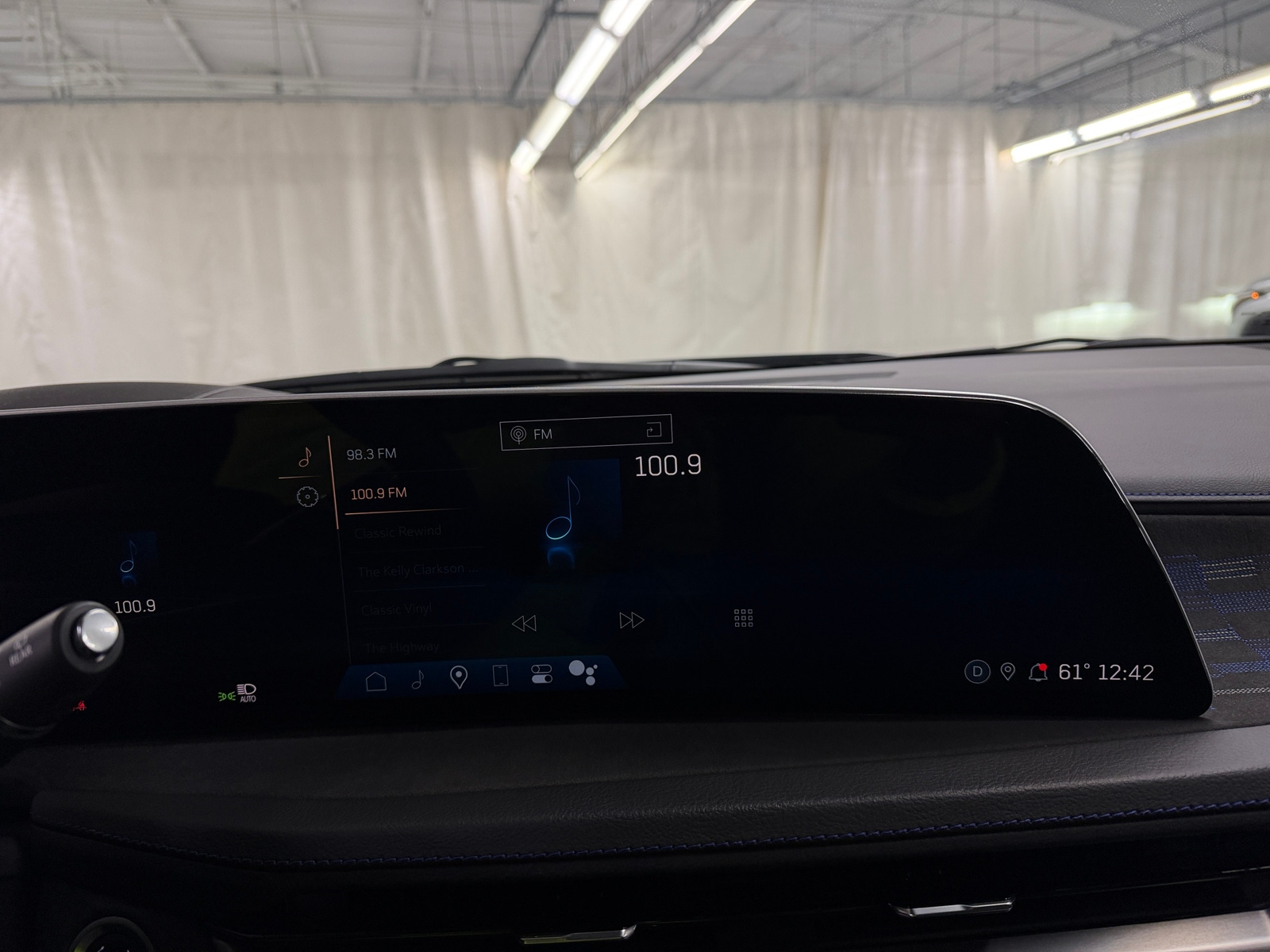 Thumbnail: 2024 Cadillac XT4 - 3