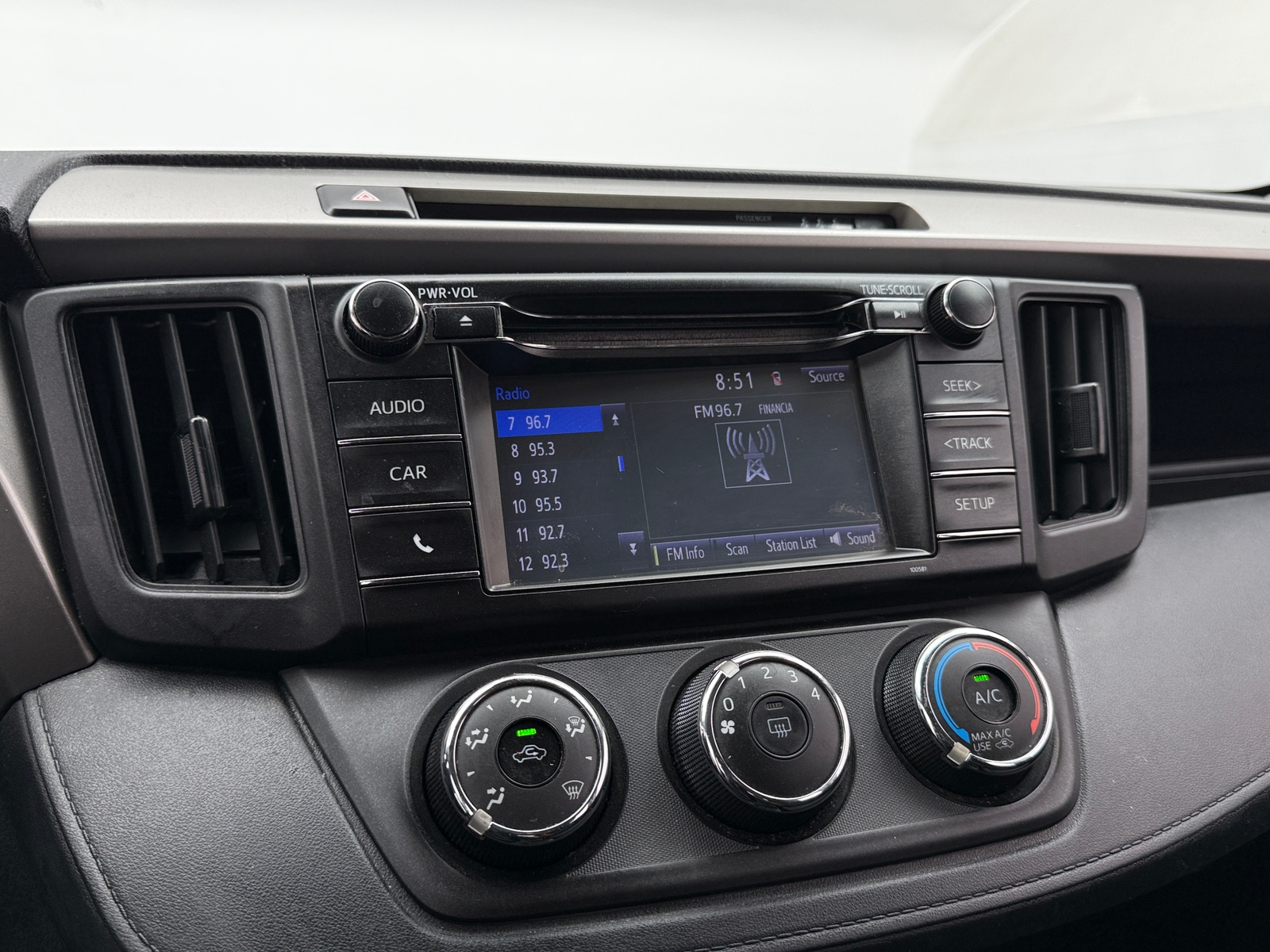 Thumbnail: 2018 Toyota RAV4 - 4