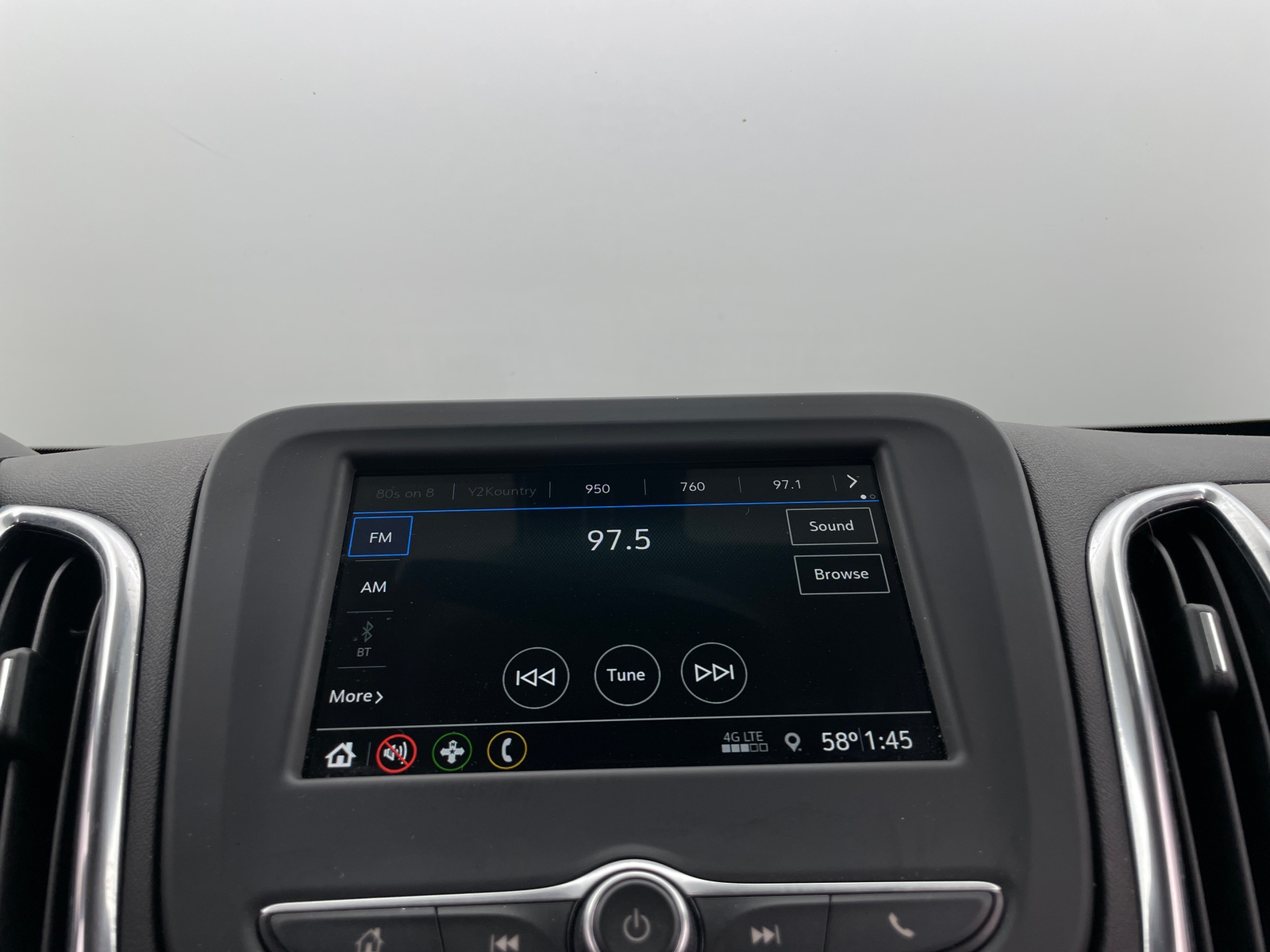Thumbnail: 2019 Chevrolet Equinox - 4