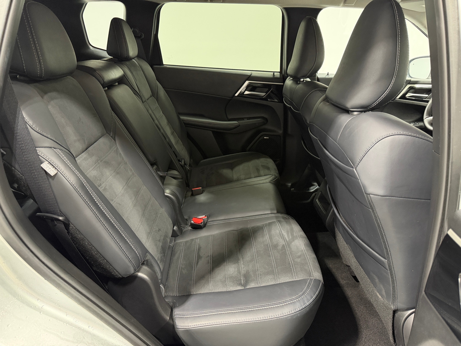 Thumbnail: 2025 Mitsubishi Outlander - 6