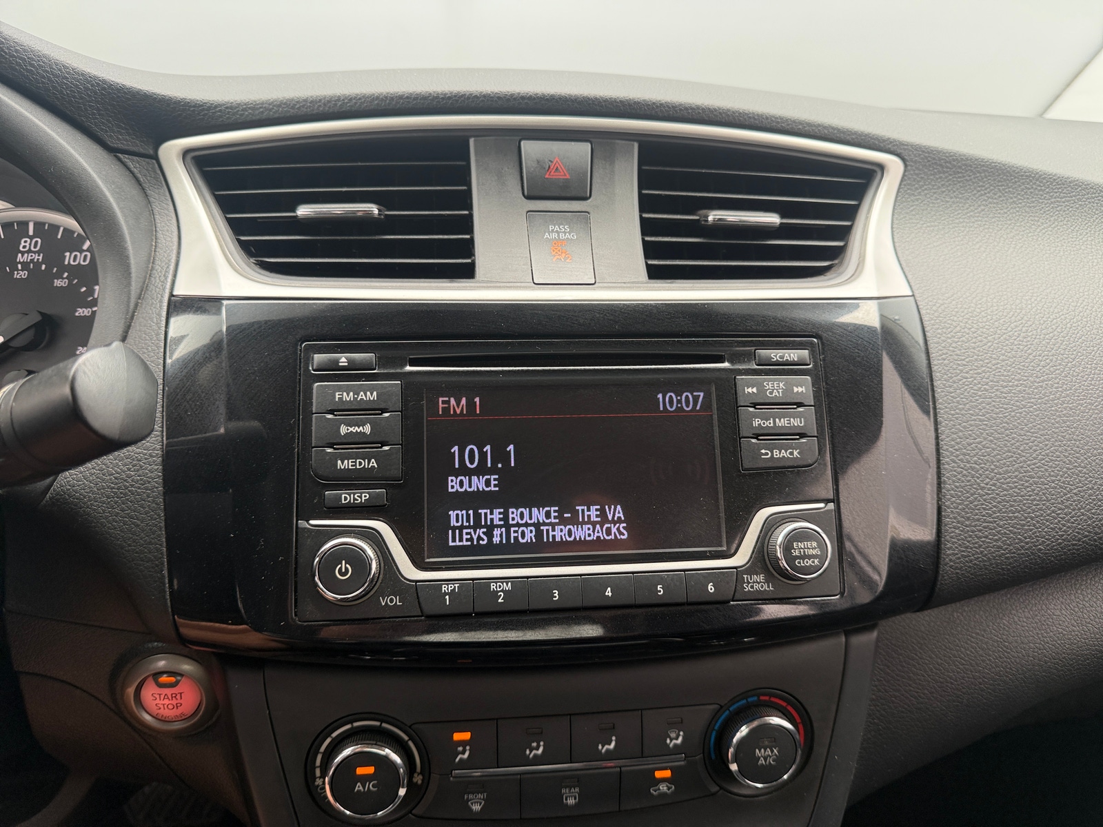 Thumbnail: 2017 Nissan Sentra - 4