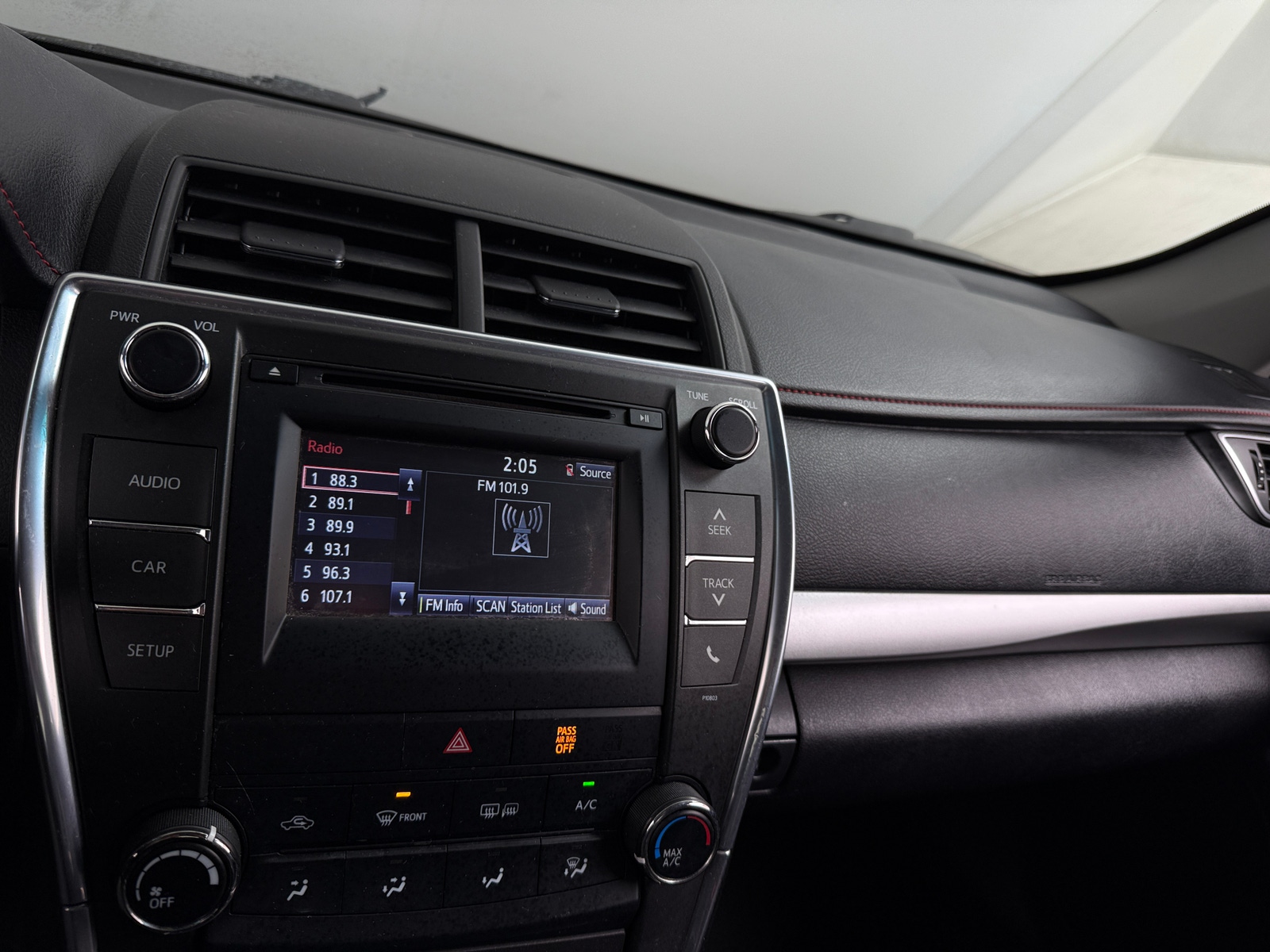 Thumbnail: 2015 Toyota Camry - 4