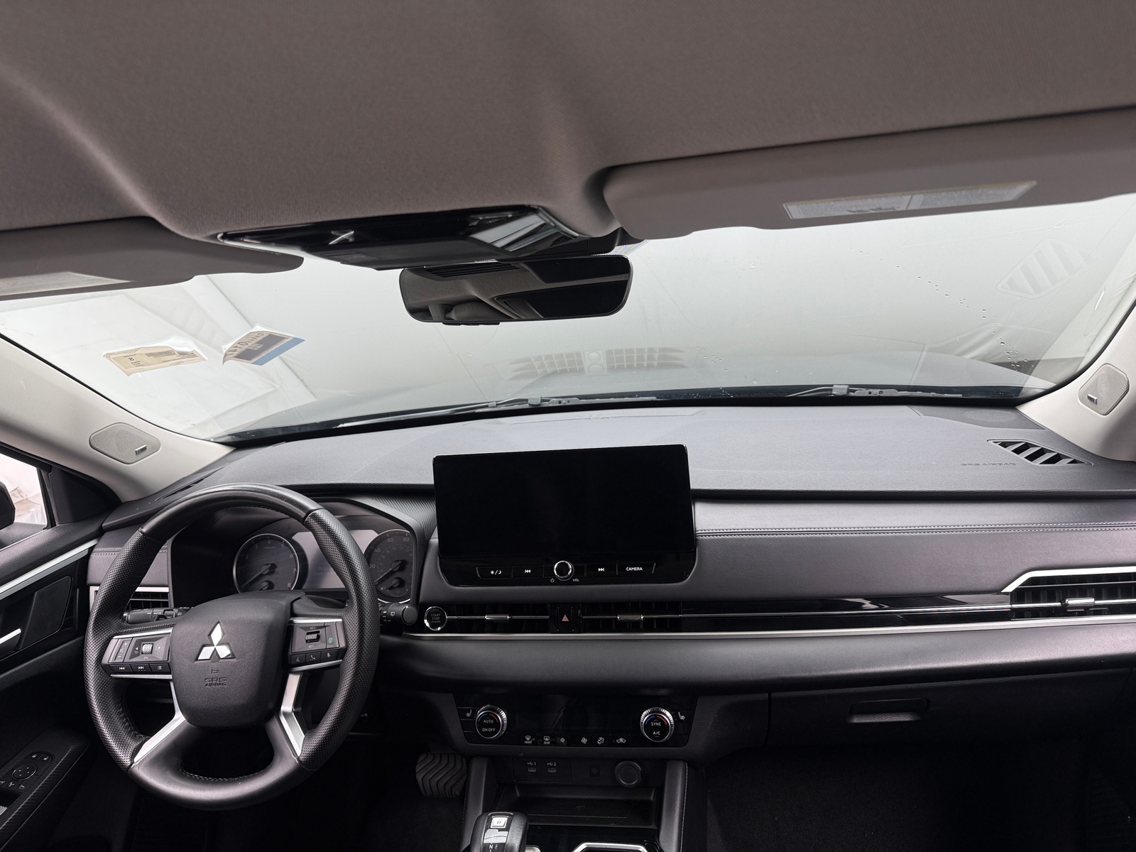 Thumbnail: 2025 Mitsubishi Outlander - 2