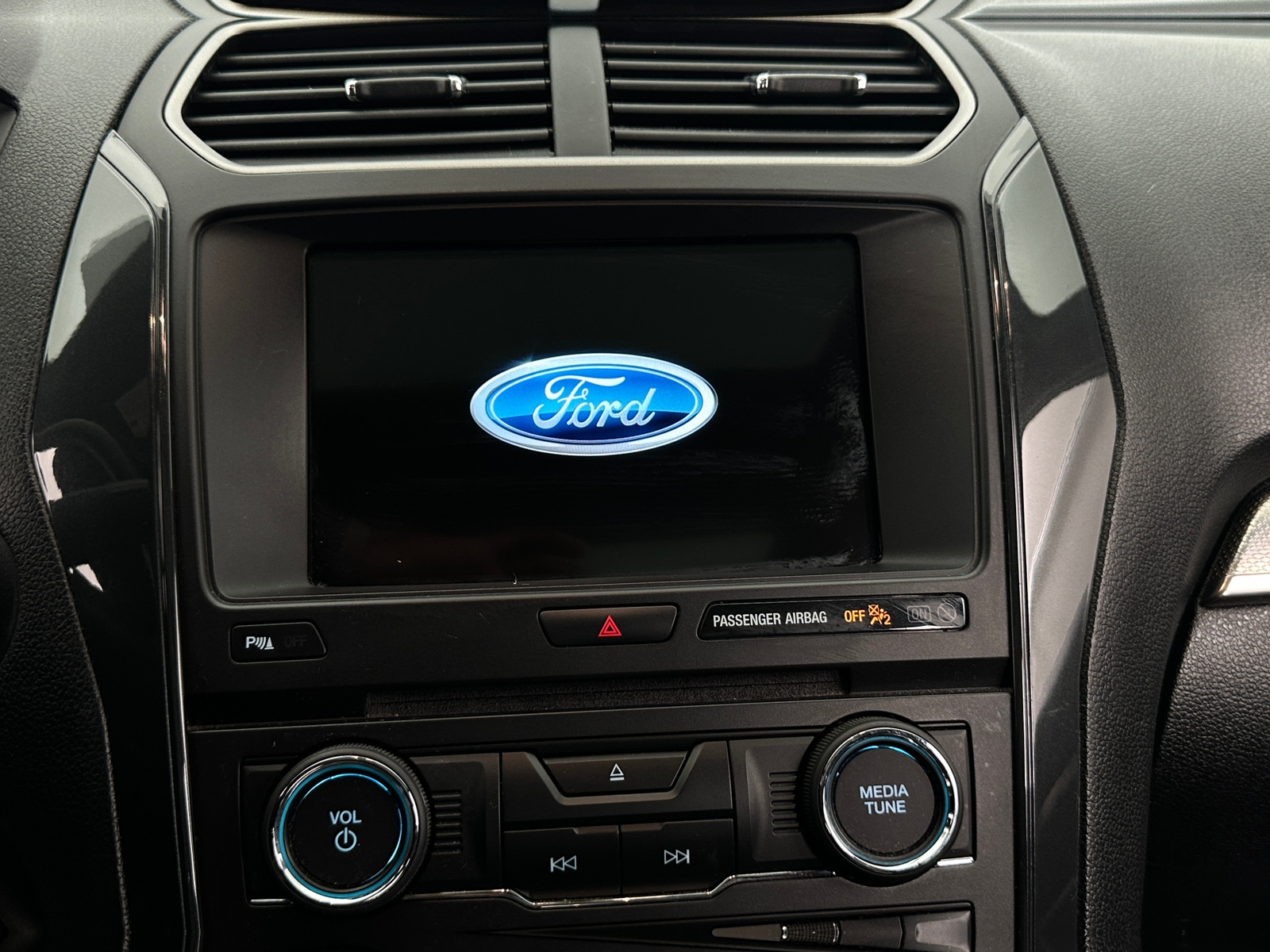 Thumbnail: 2018 Ford Explorer - 3