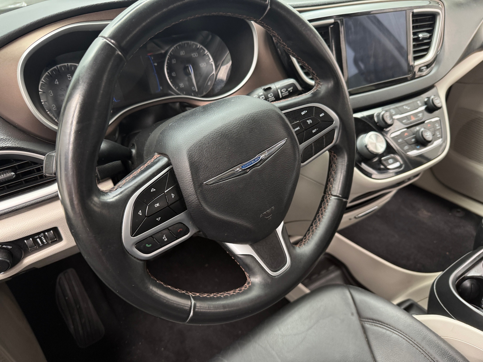 Thumbnail: 2018 Chrysler Pacifica - 4
