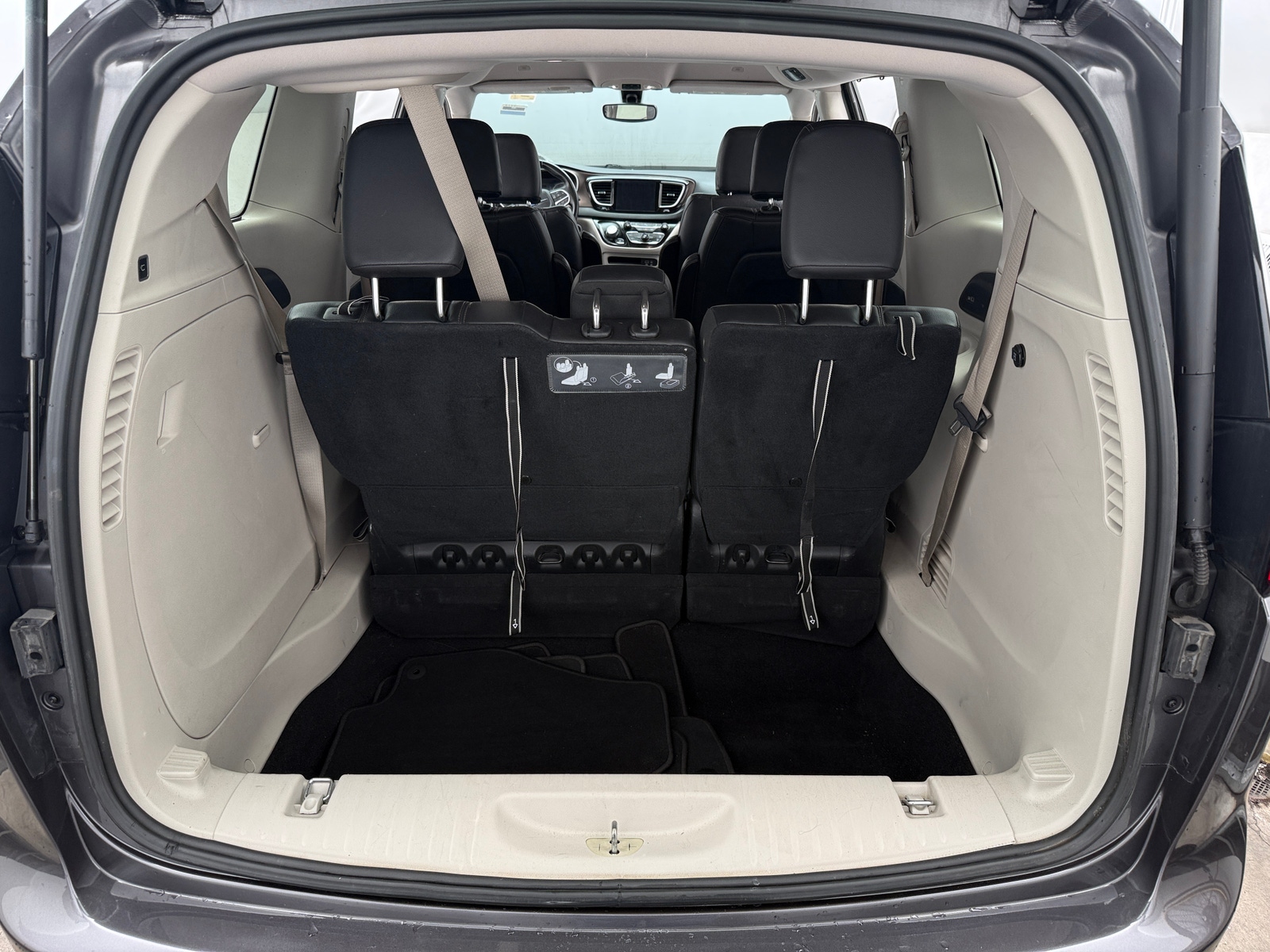 Thumbnail: 2018 Chrysler Pacifica - 6