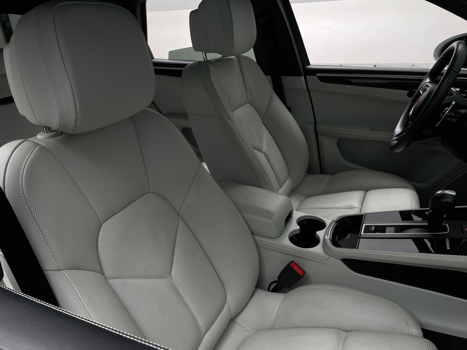 Thumbnail: 2023 Porsche Macan - 2