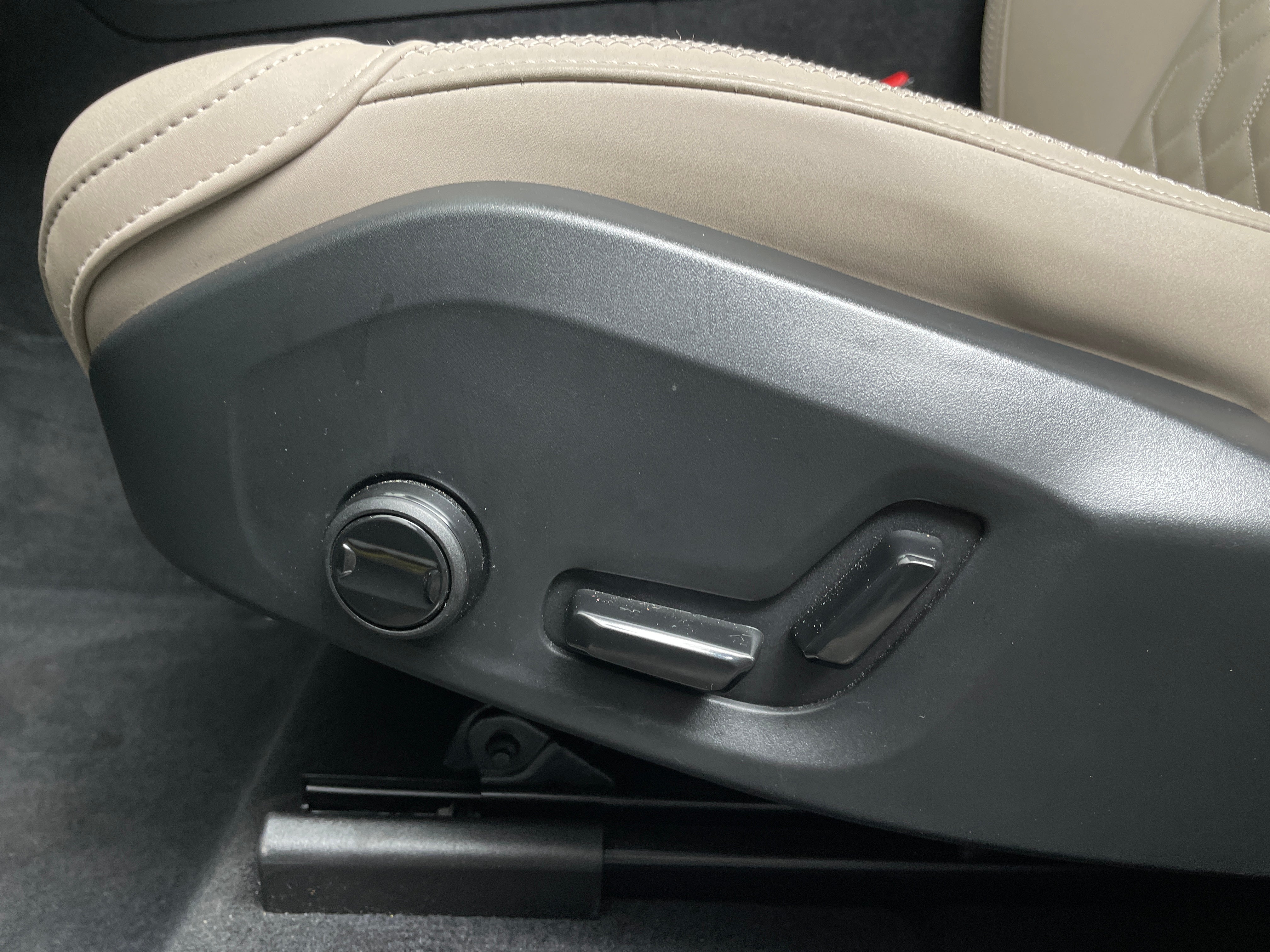 2026 Volvo XC60 Plus