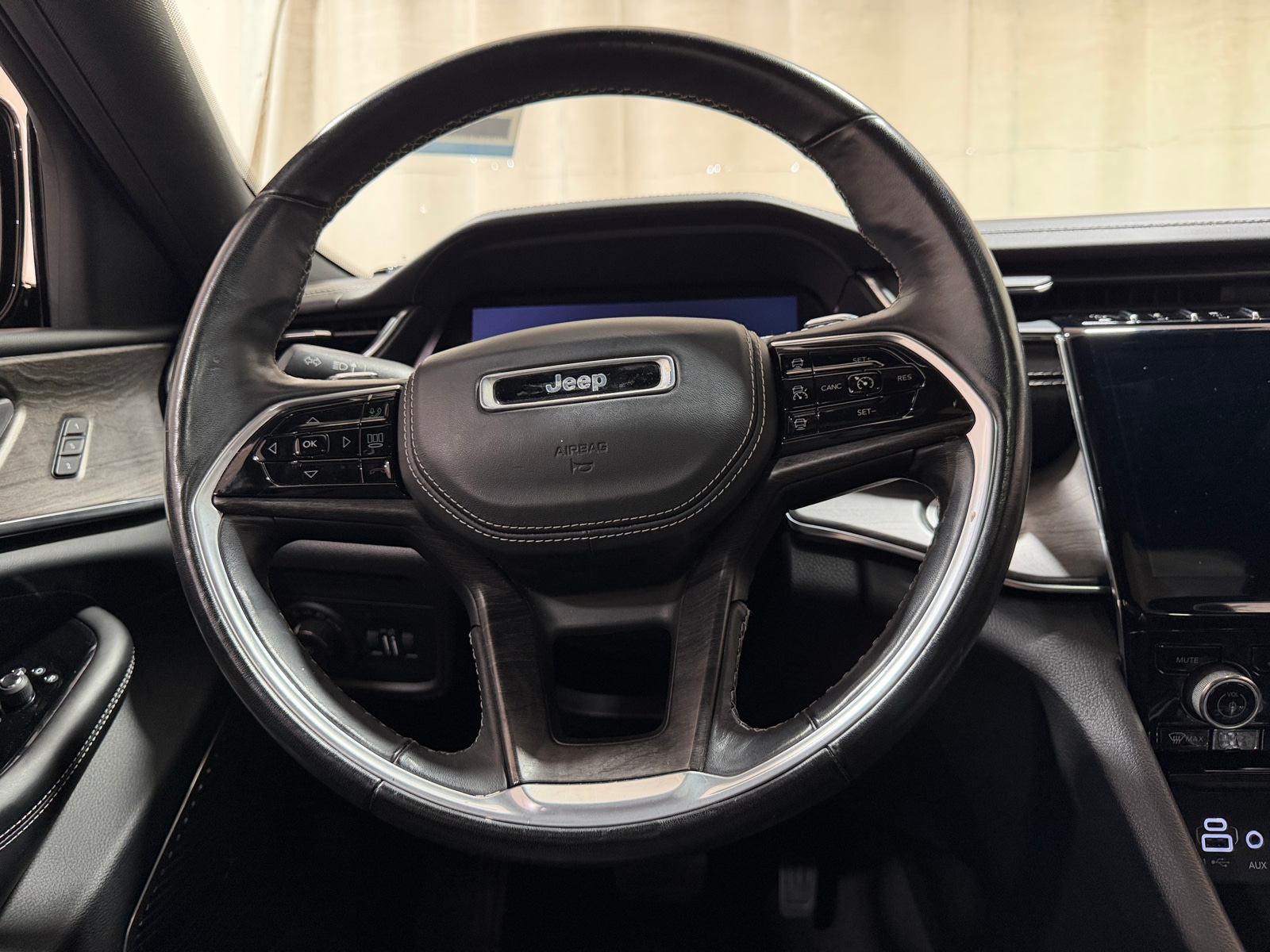 Thumbnail: 2021 Jeep Grand Cherokee L - 4