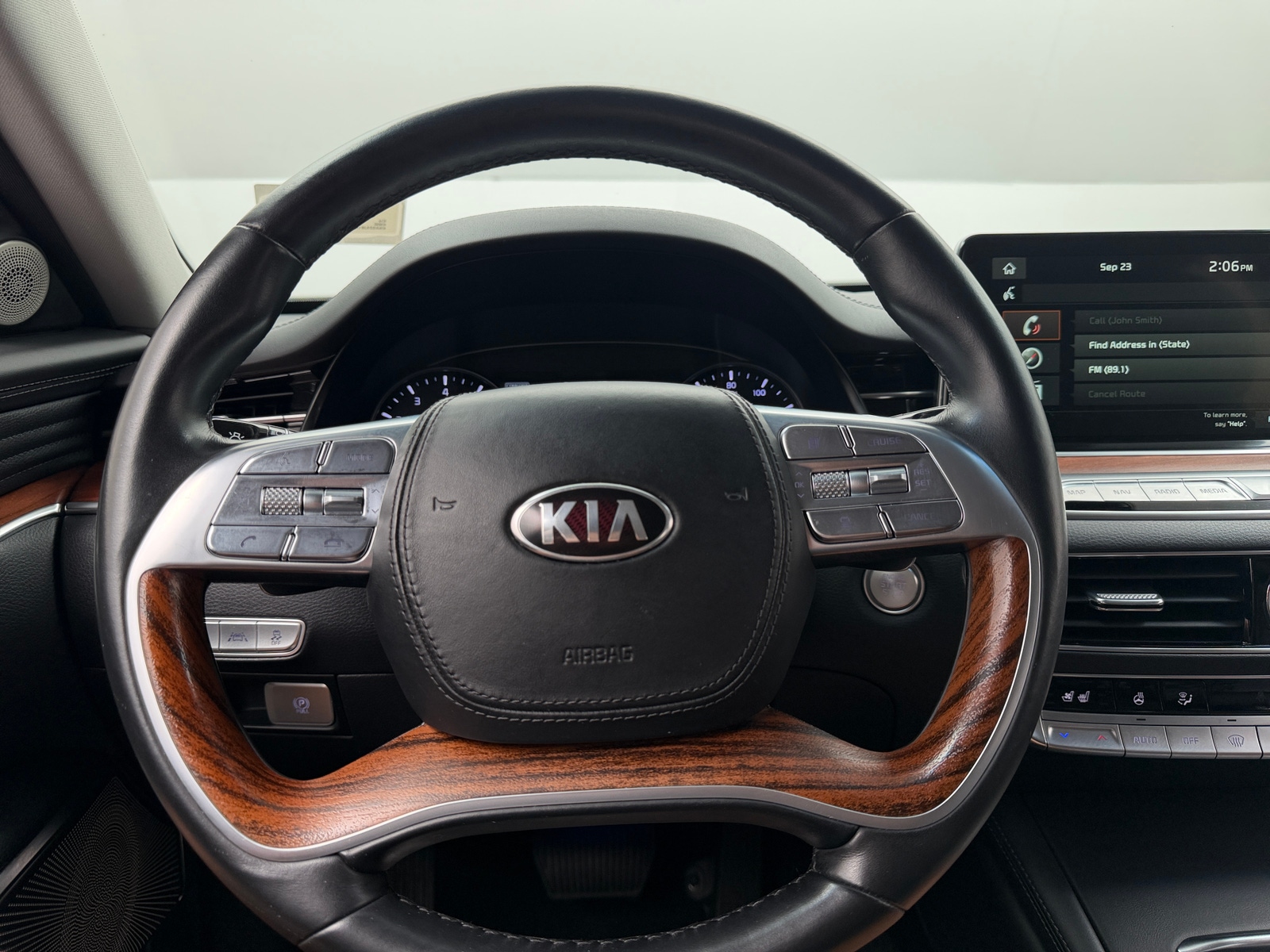 Thumbnail: 2019 Kia K900 - 4