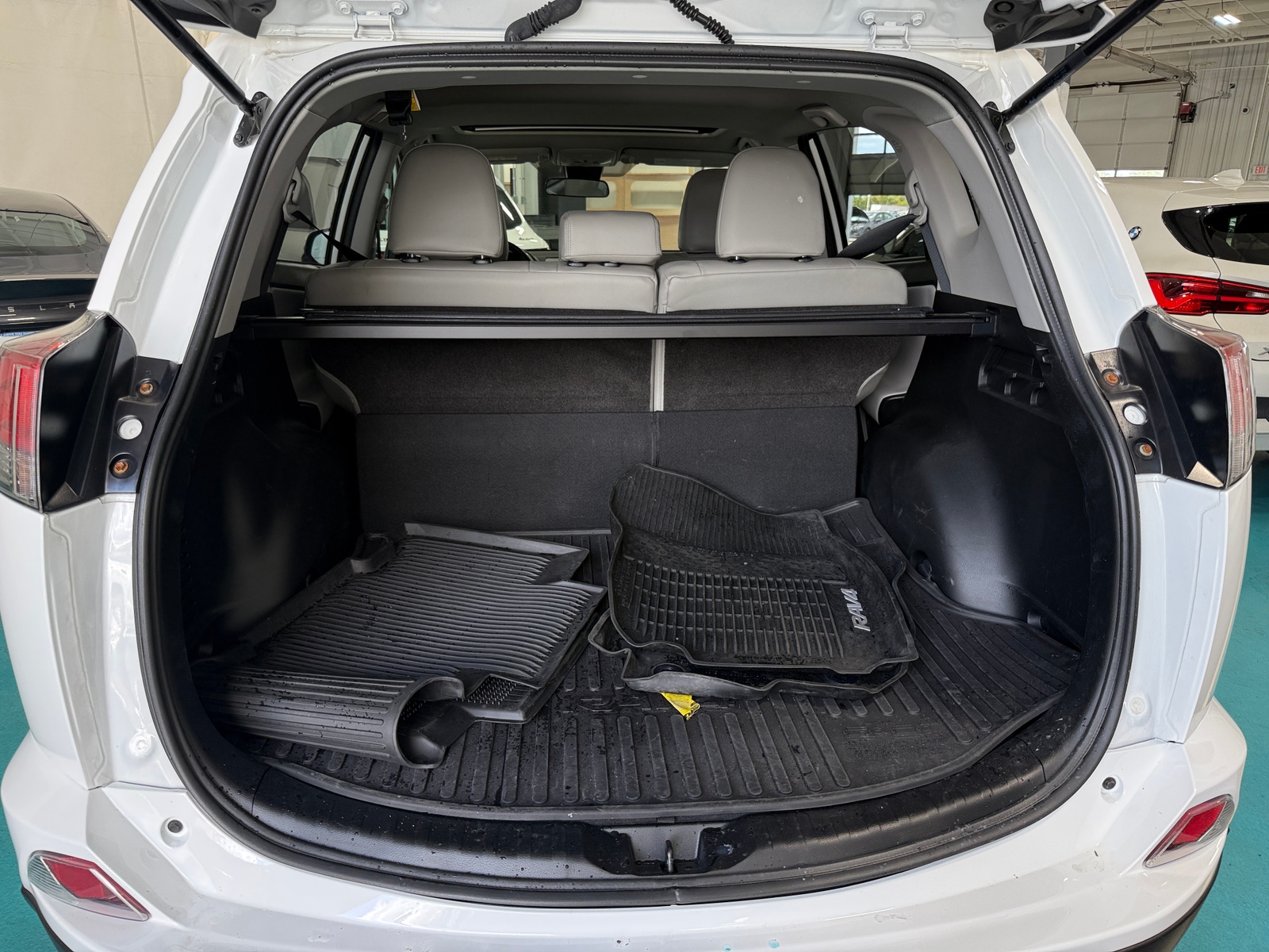 Thumbnail: 2018 Toyota RAV4 - 6