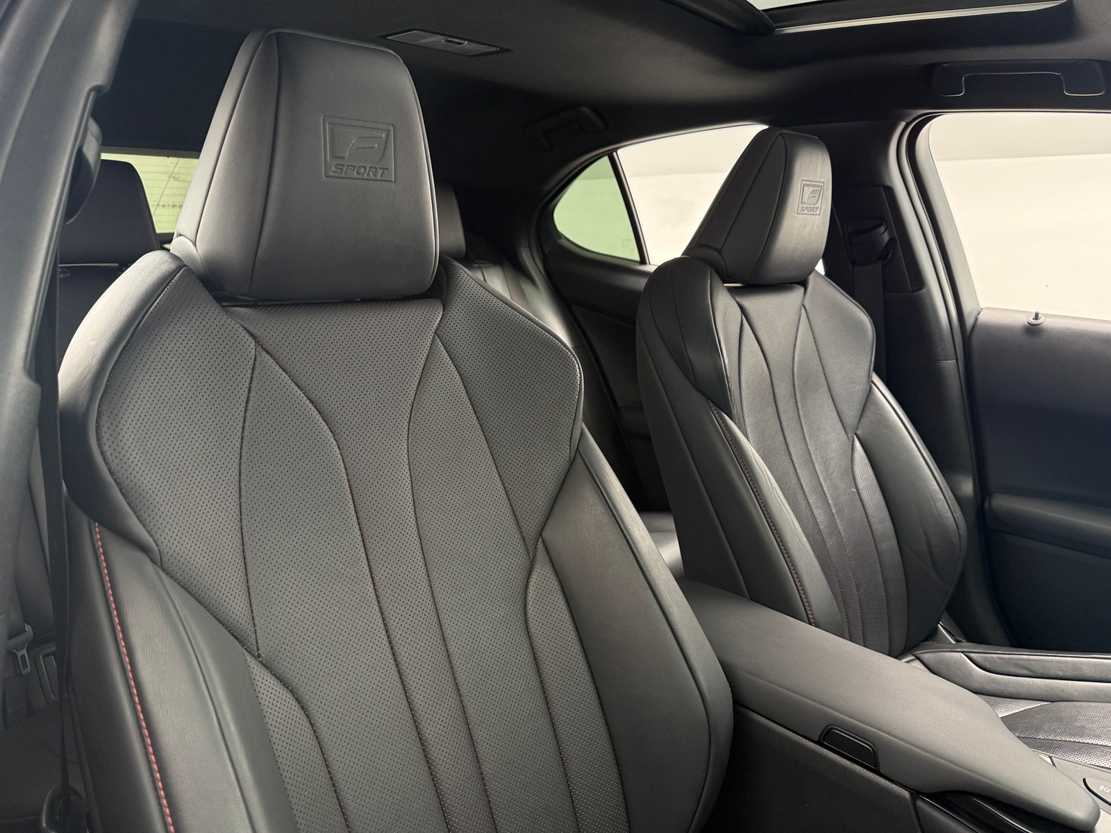 Thumbnail: 2019 Lexus UX - 2