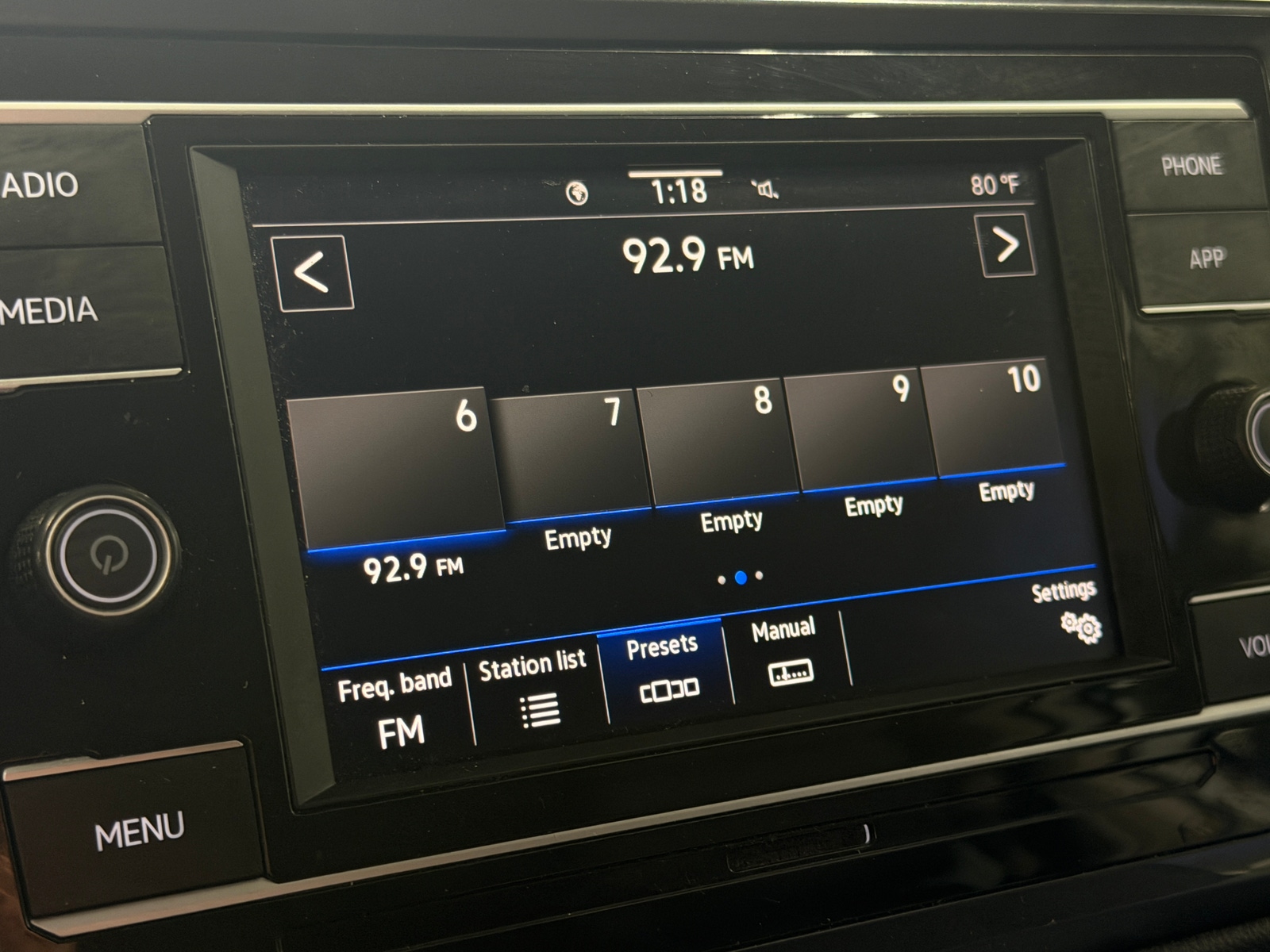 Thumbnail: 2023 Volkswagen Tiguan - 4